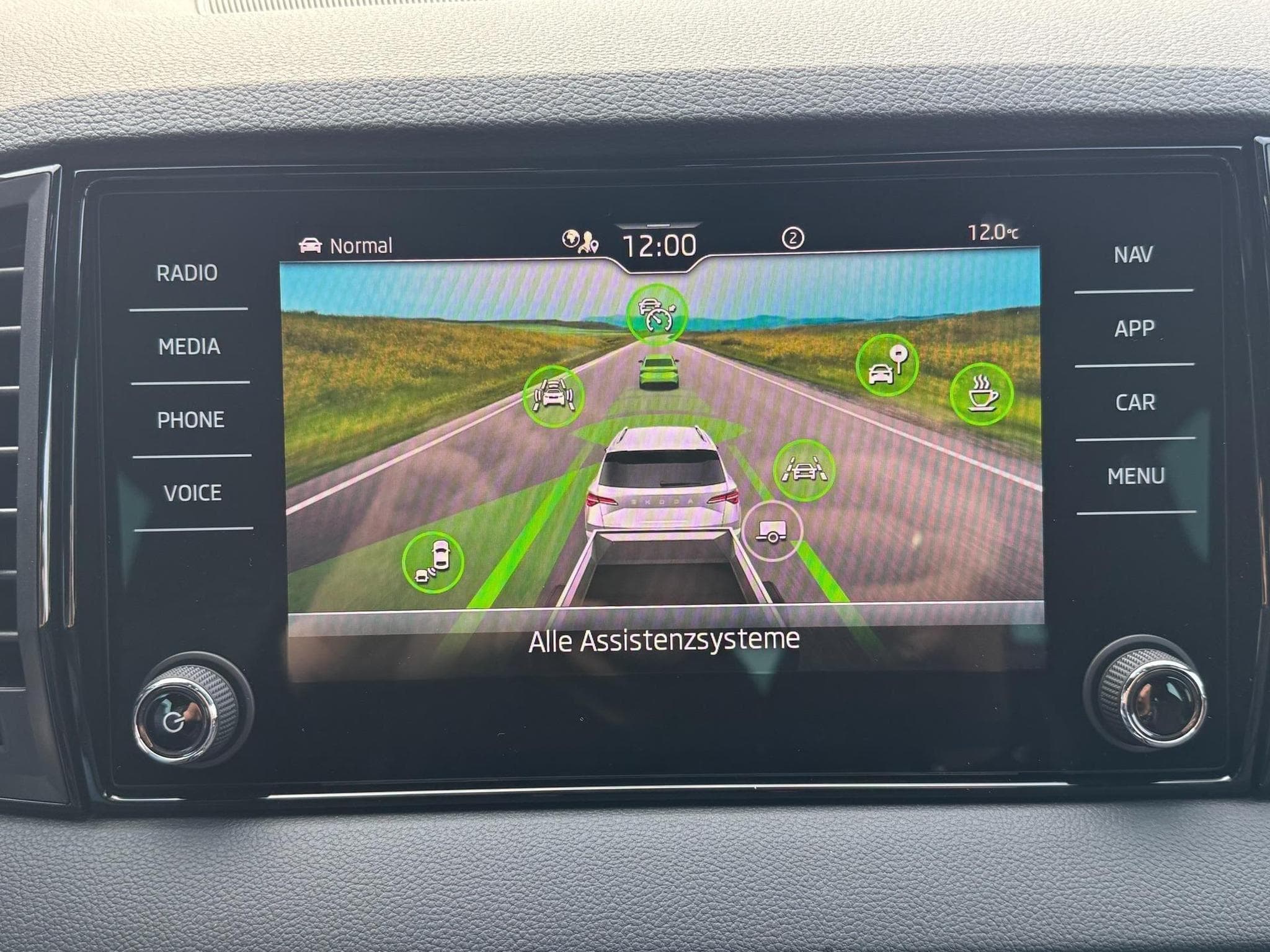 Skoda Karoq 1,5 TSI DSG (2026) - Photo 18