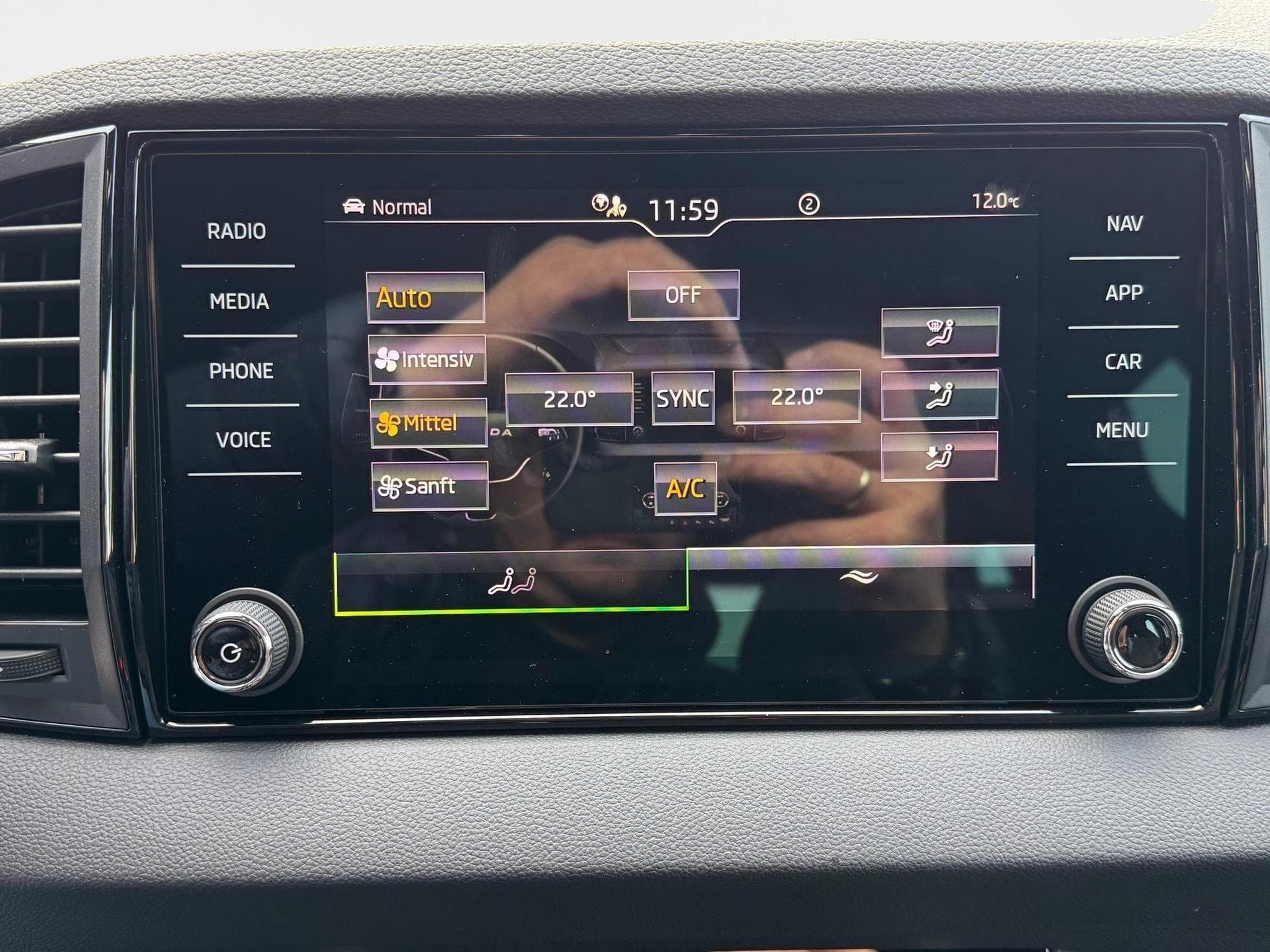 Skoda Karoq 1,5 TSI DSG (2026) - Photo 21