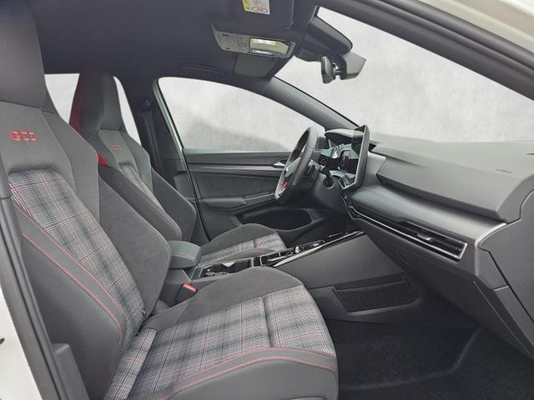 VW Golf 2.0 TSI 195 kW GTI (2026) - Photo 10