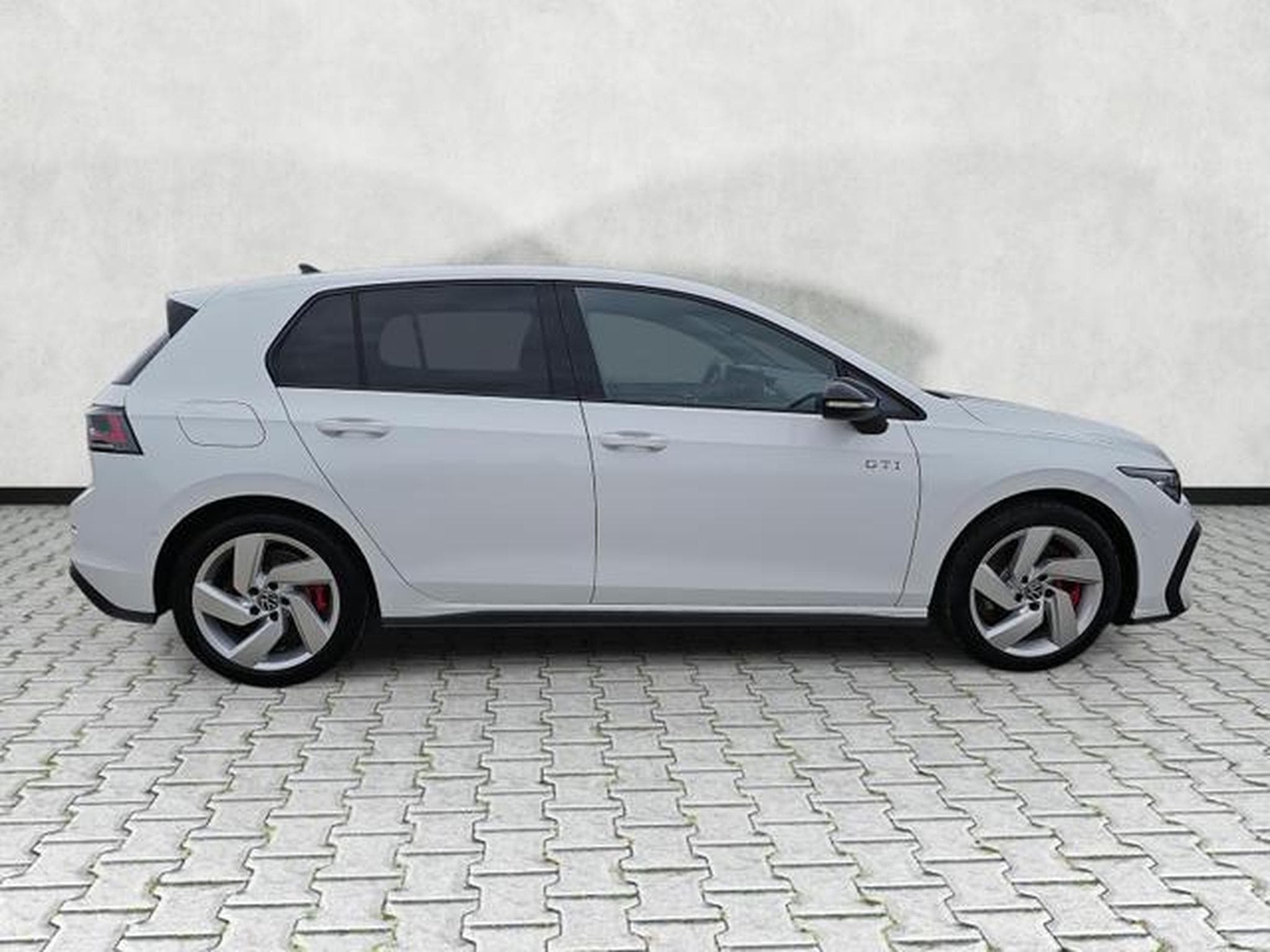 VW Golf 2.0 TSI 195 kW GTI (2026) - Photo 8