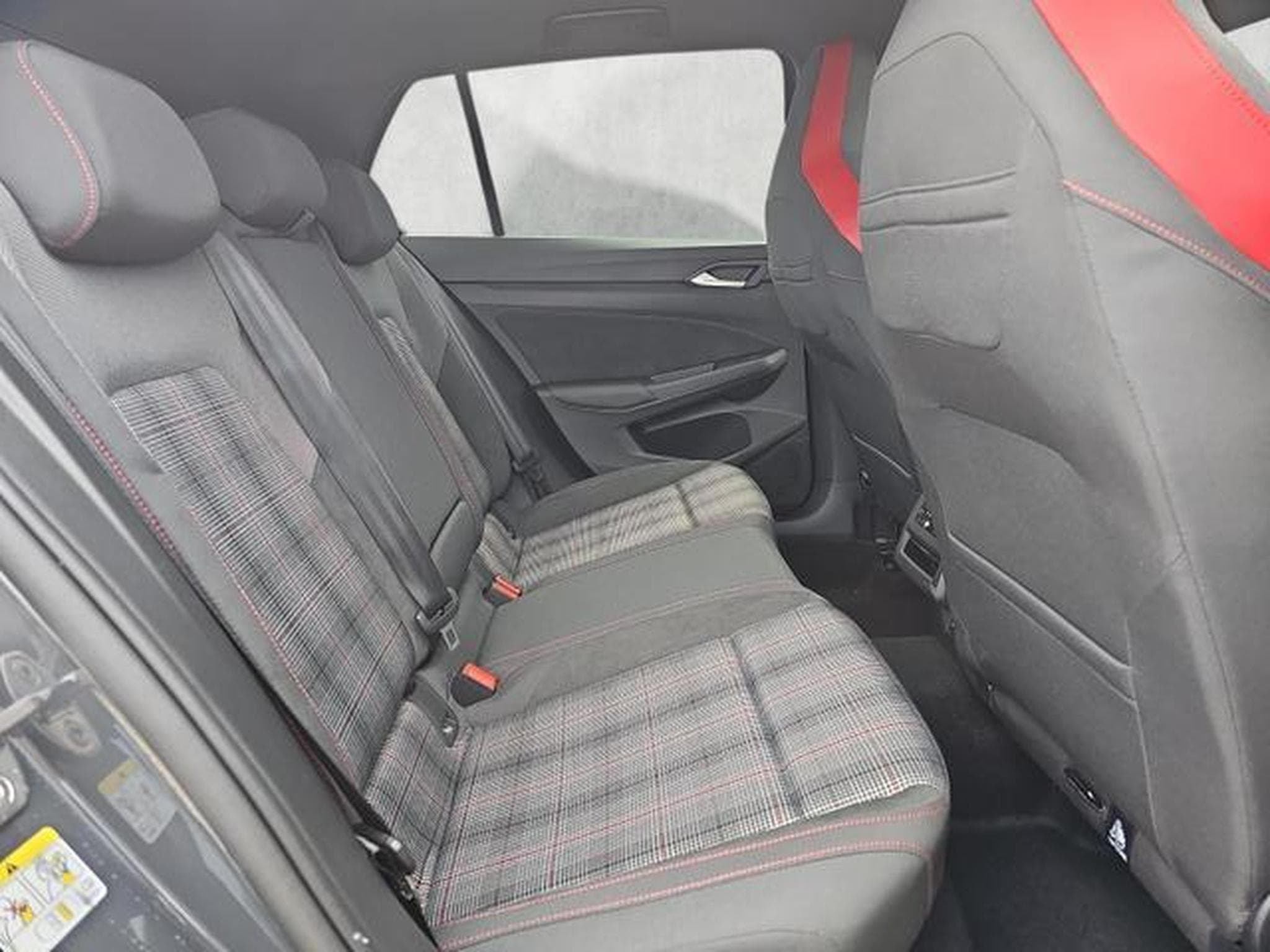 VW Golf 2.0 TSI 195 kW GTI (2026) - Photo 13