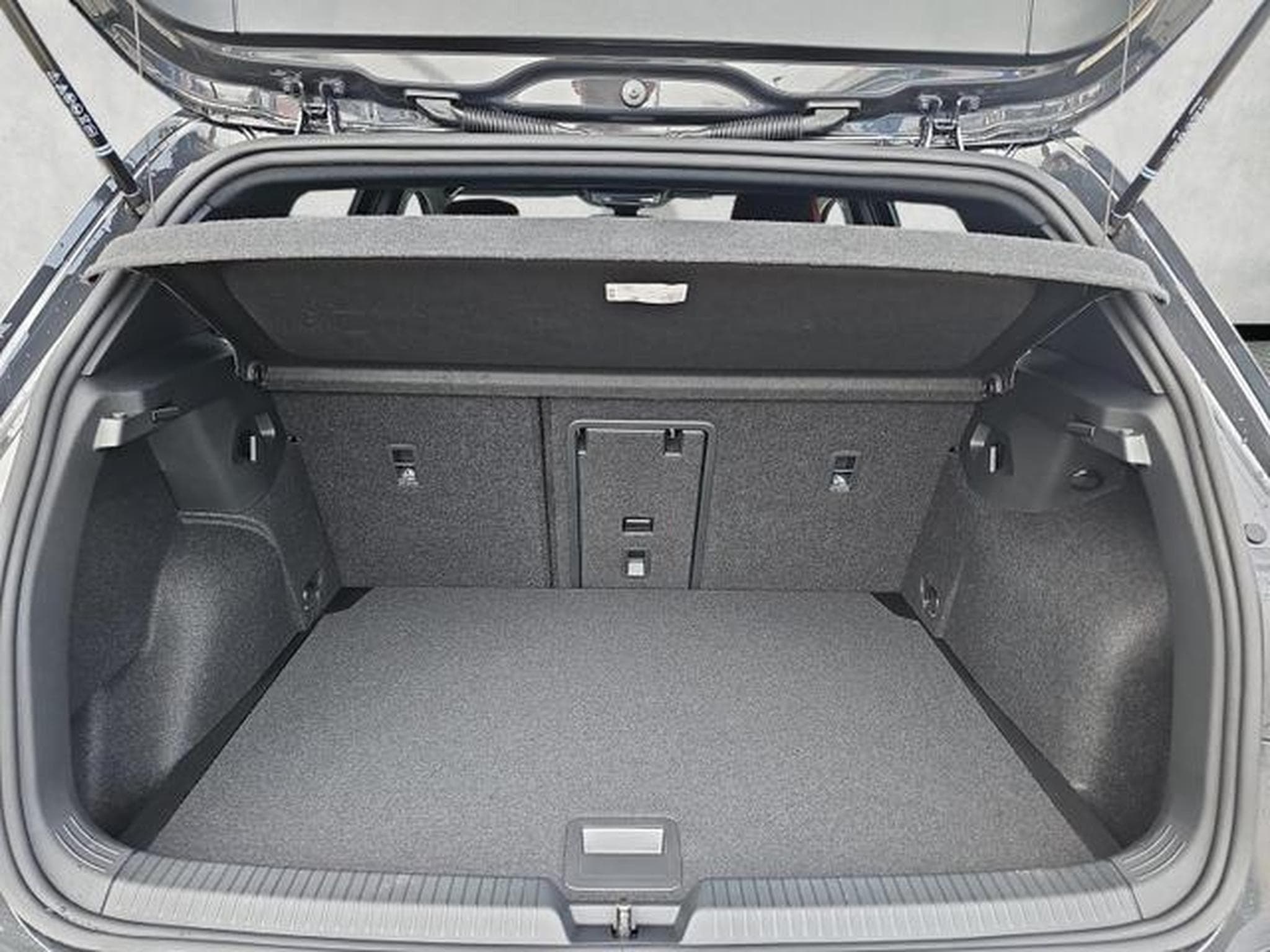 VW Golf 2.0 TSI 195 kW GTI (2026) - Photo 14