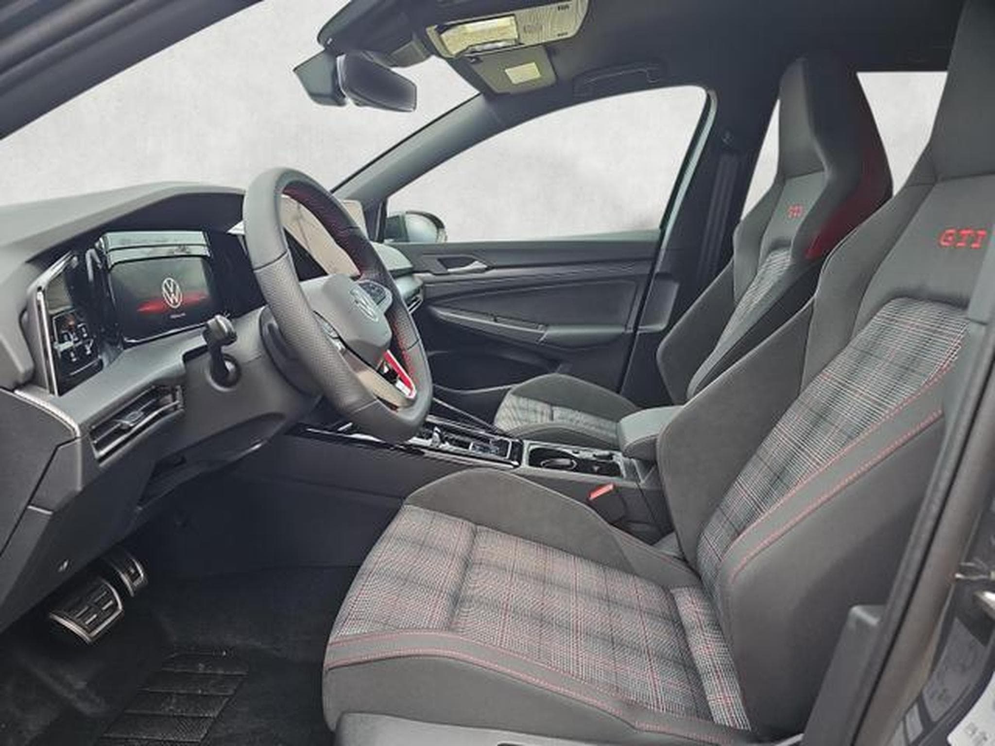 VW Golf 2.0 TSI 195 kW GTI (2026) - Photo 9