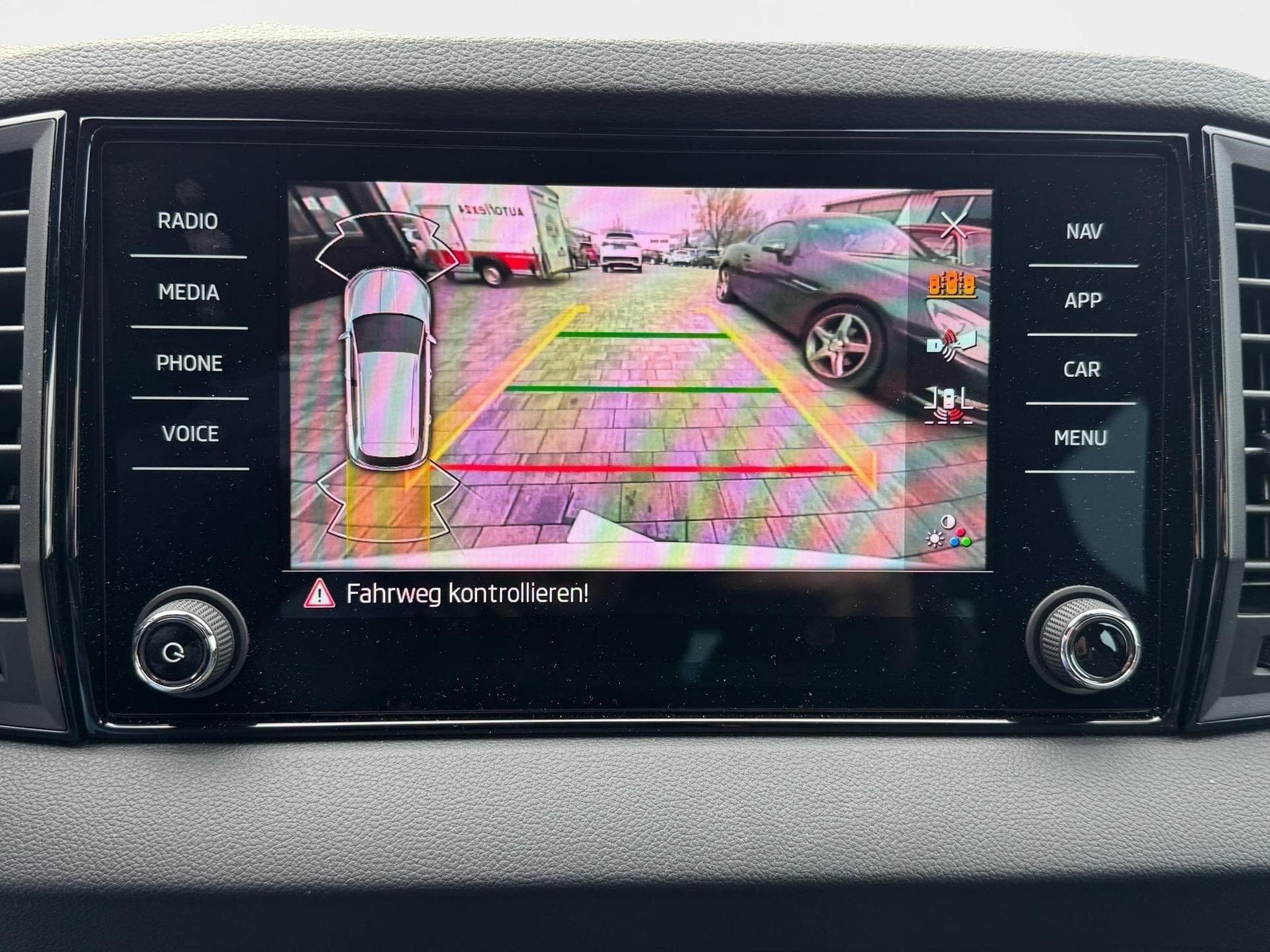 Skoda Karoq 2,0 TSI 4x4 (2026) - Photo 17