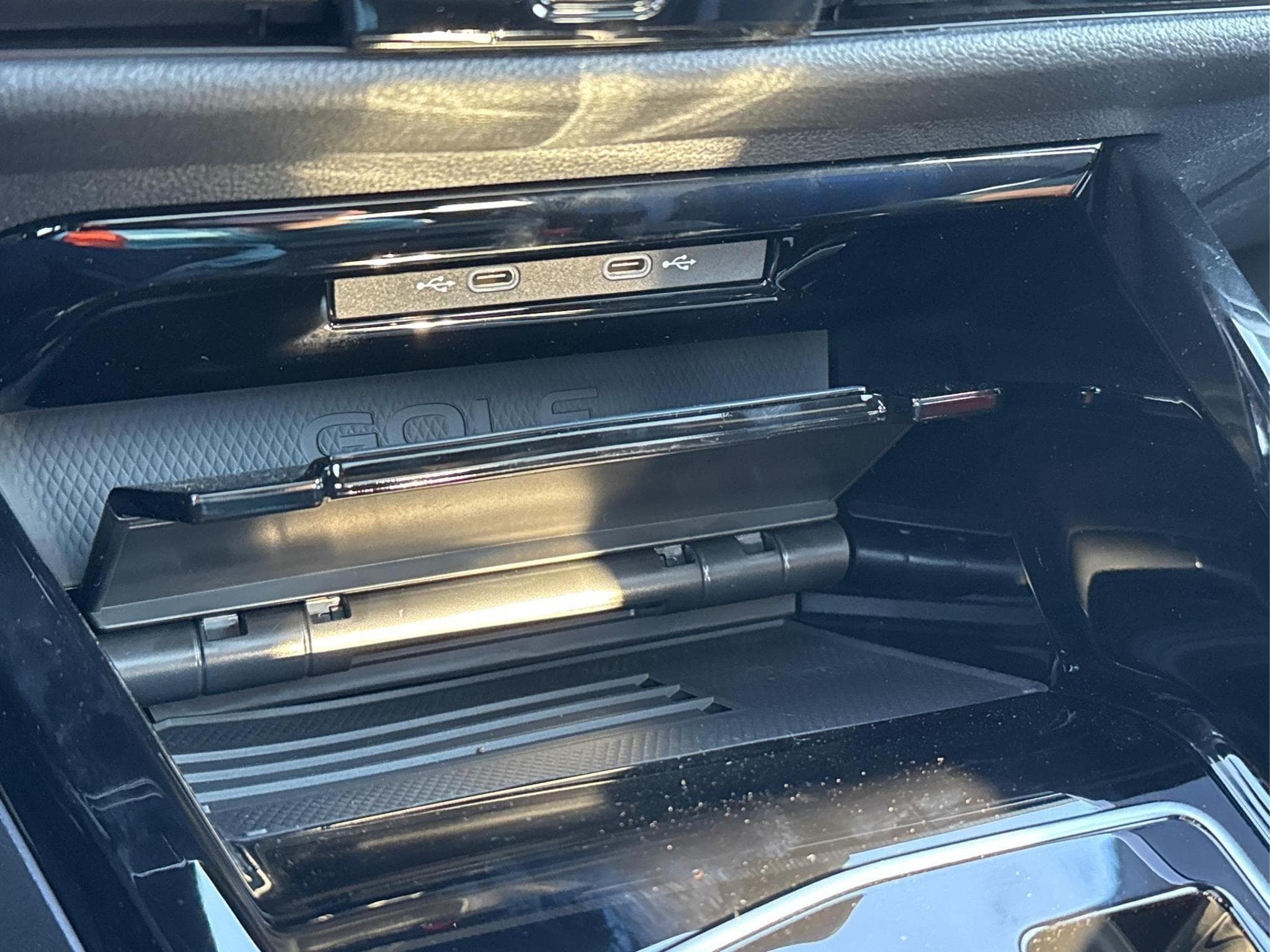 VW Golf R (2026) - Photo 24