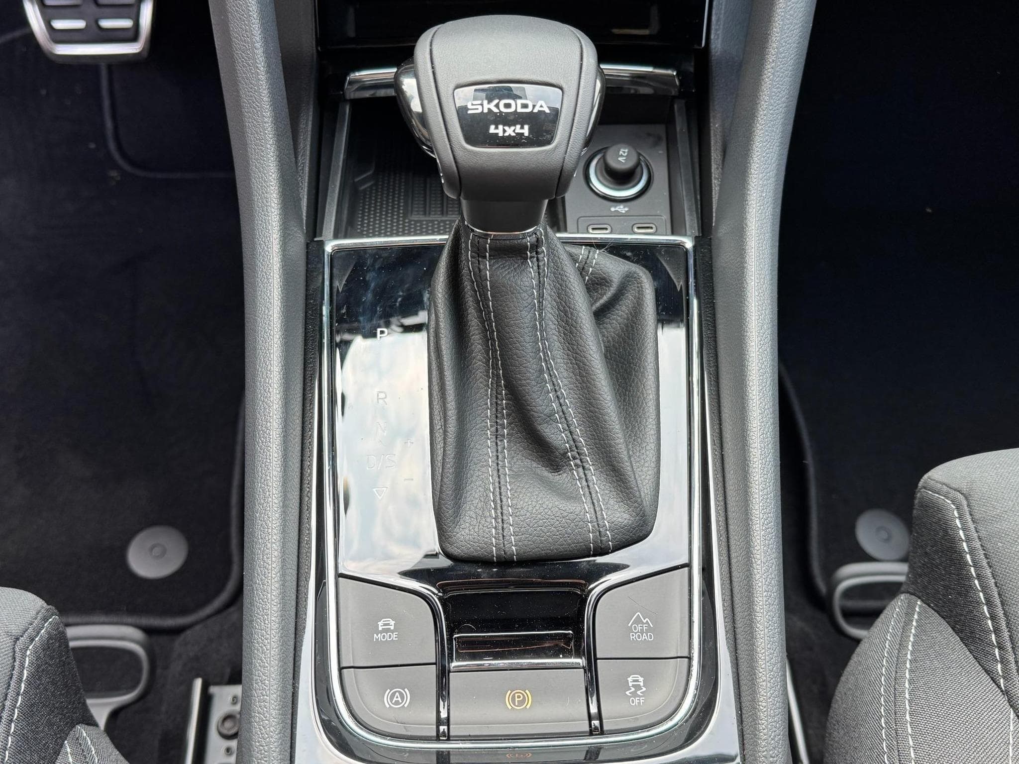 Skoda Karoq 2,0 TSI 4x4 (2026) - Photo 14