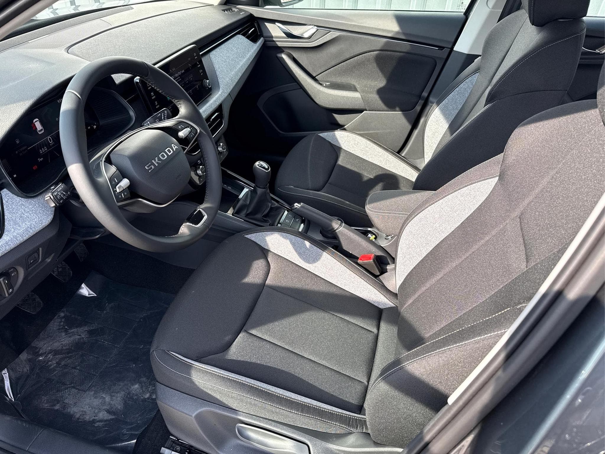 Skoda Kamiq Selection 1.5 TSI (2026) - Foto 8