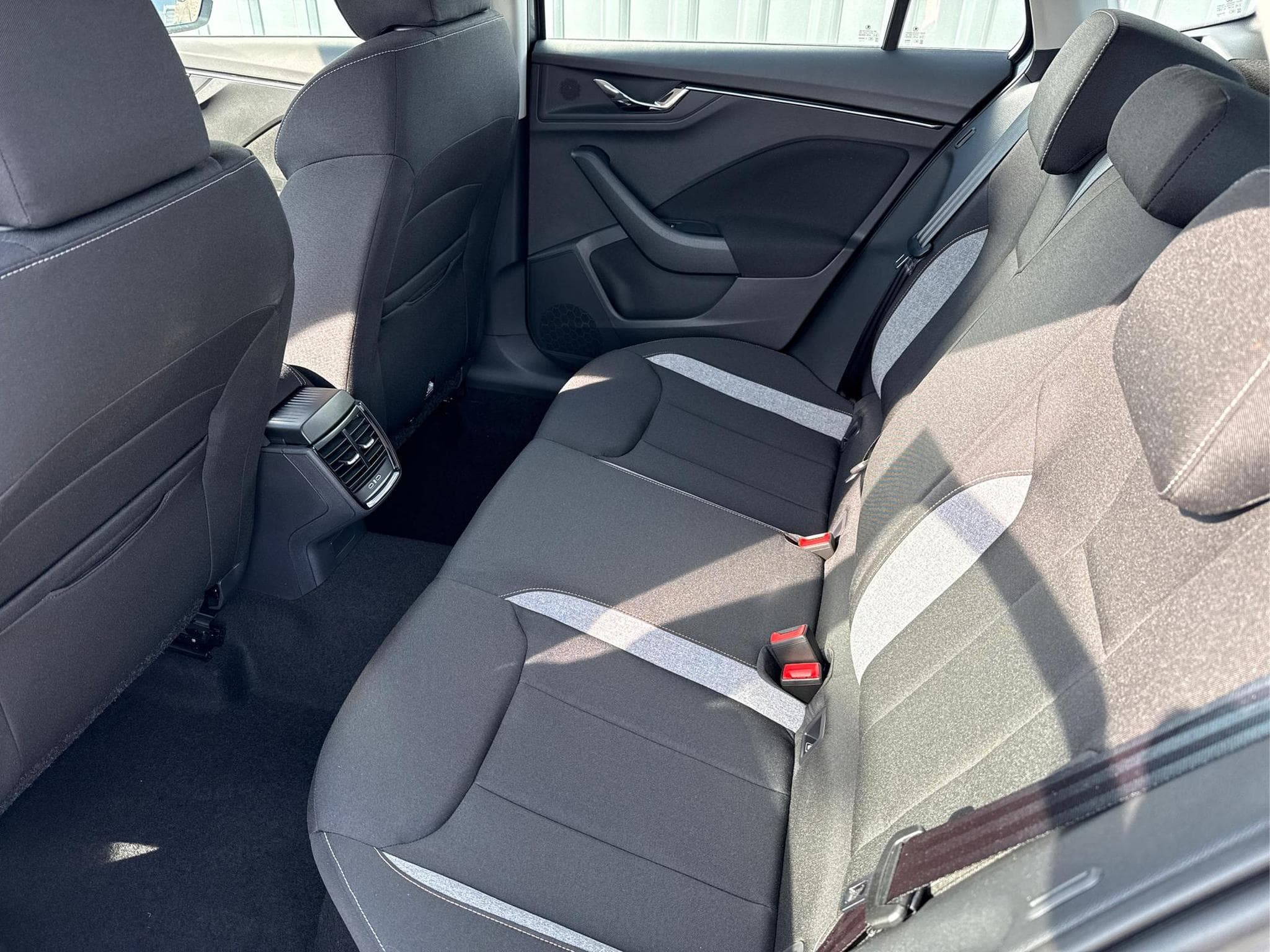 Skoda Kamiq Selection 1.5 TSI (2026) - Foto 9