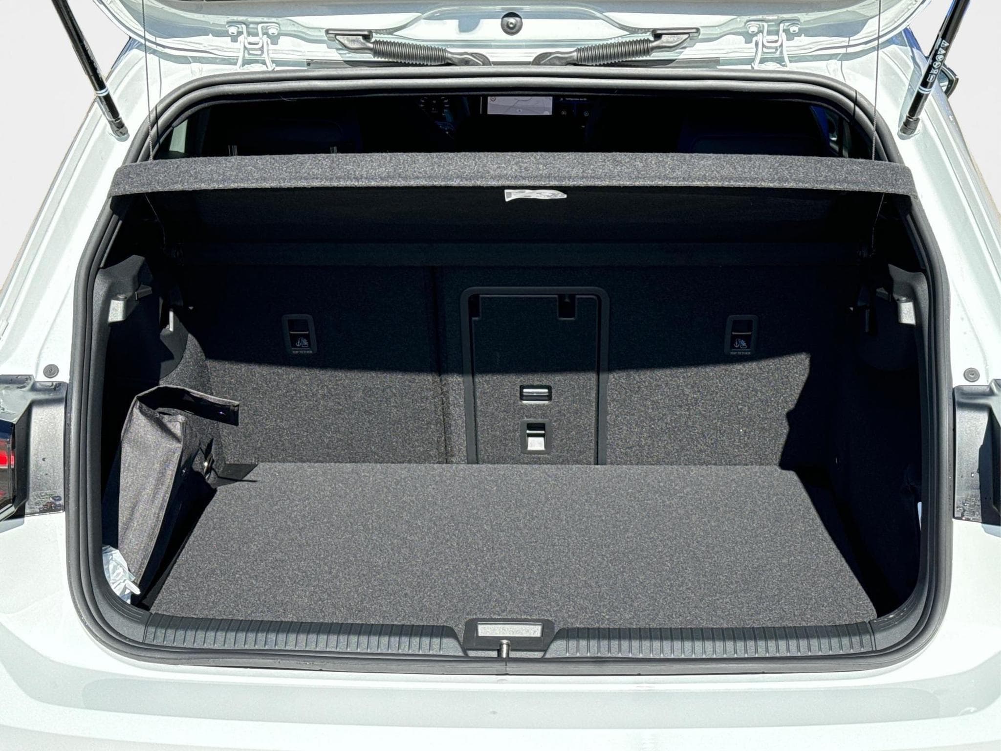 VW Golf R (2026) - Photo 11