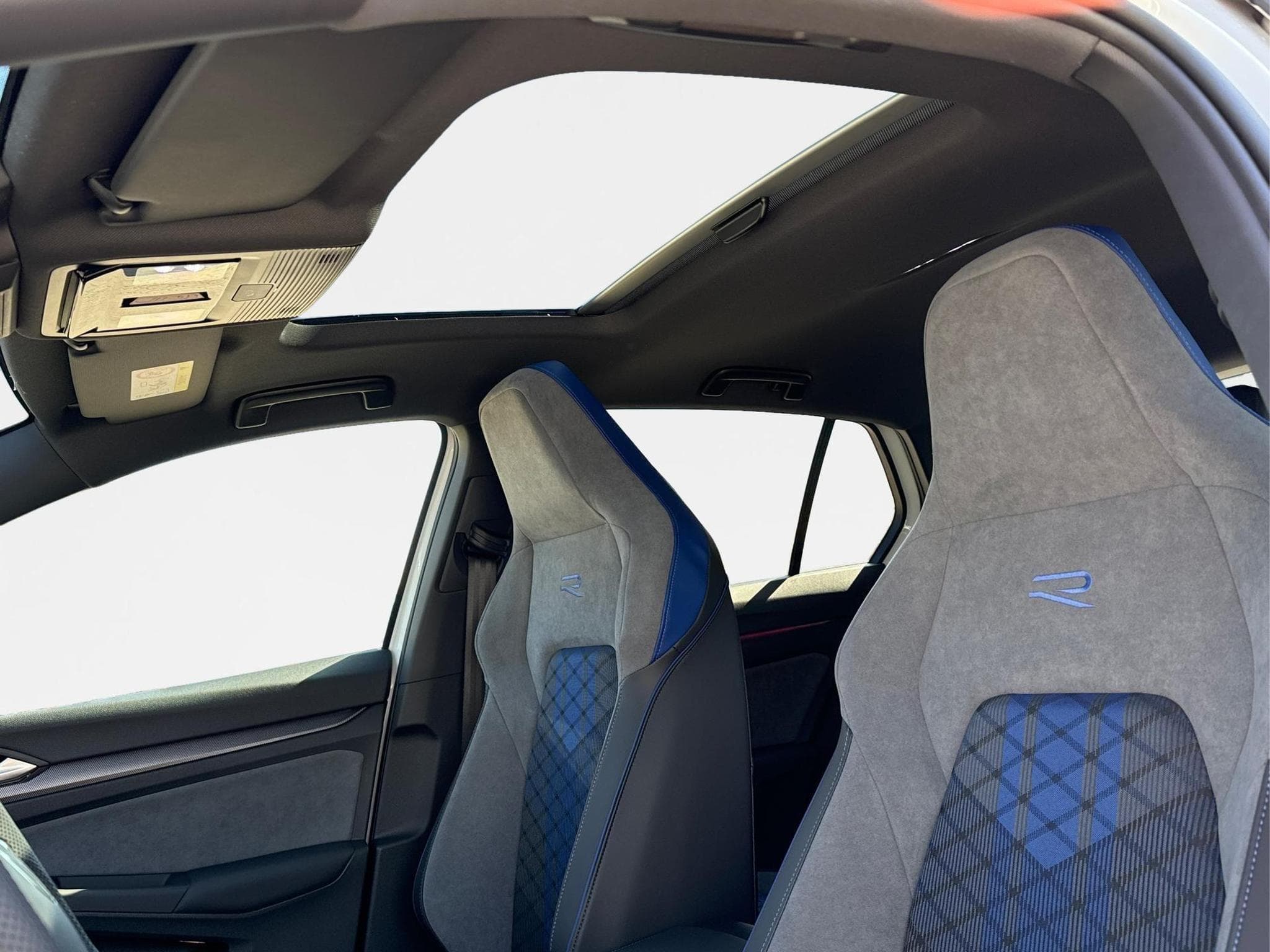 VW Golf R (2026) - Photo 13