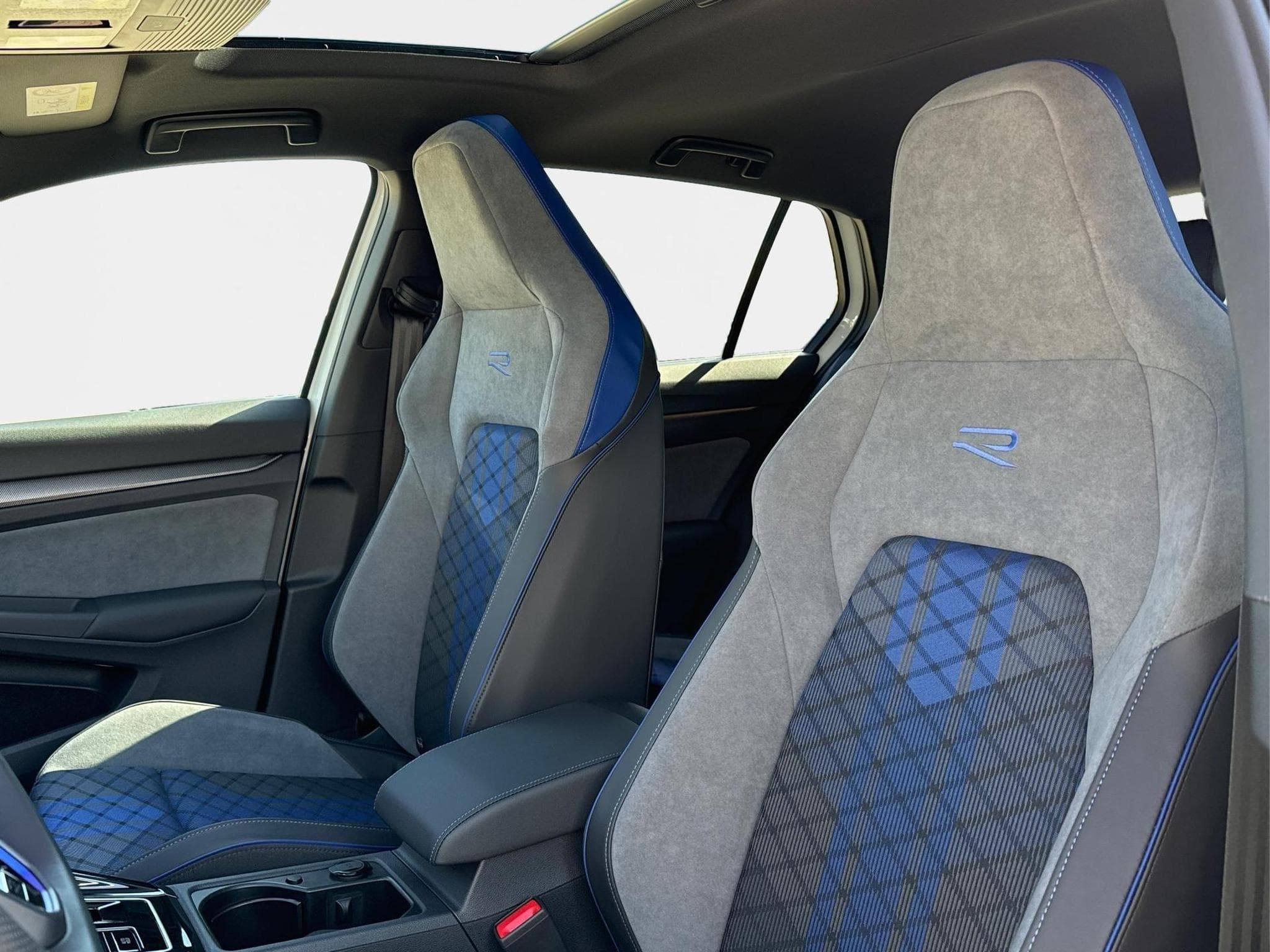 VW Golf R (2026) - Photo 15