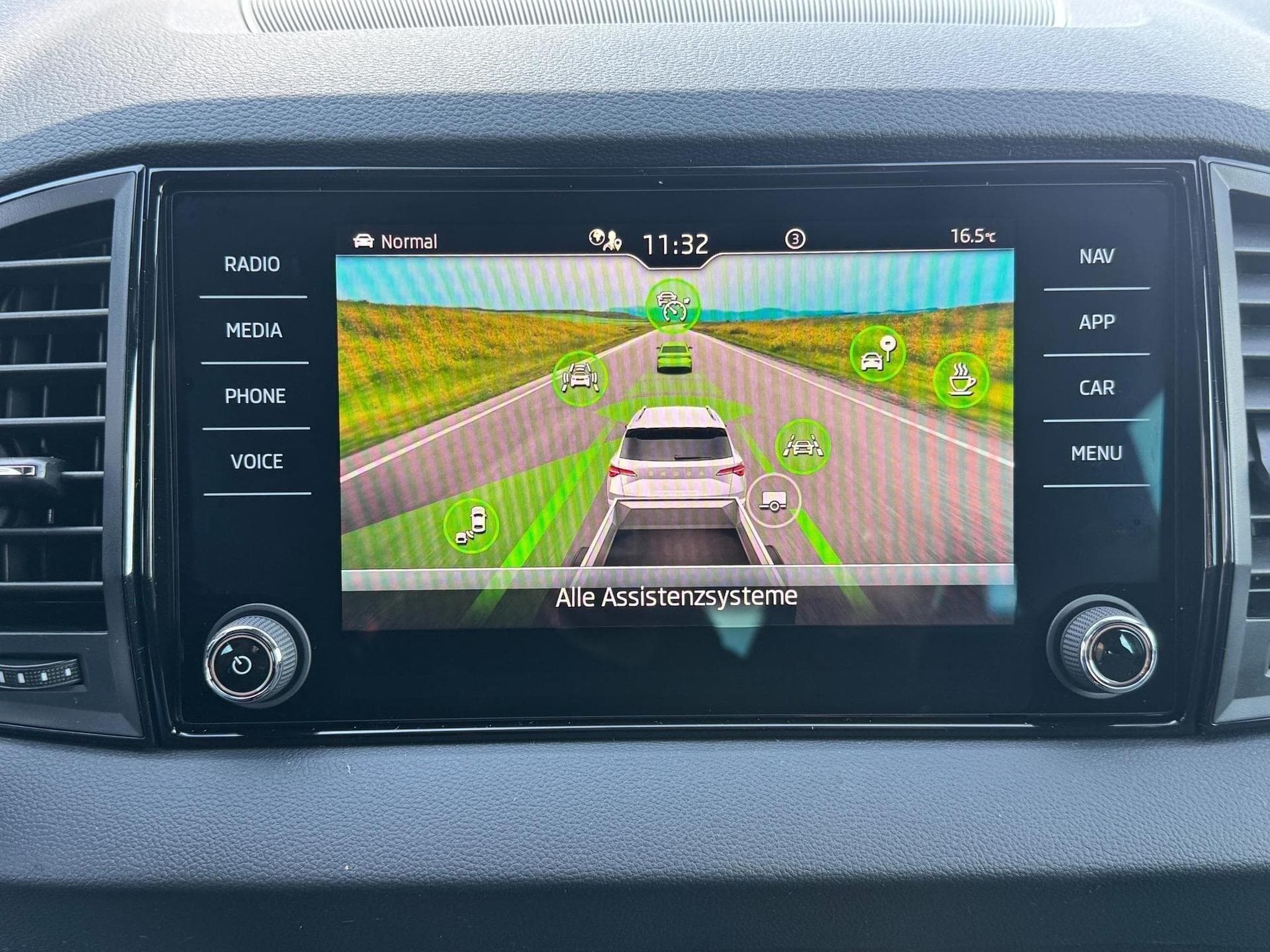 Skoda Karoq 1,5 TSI DSG (2026) - Photo 22