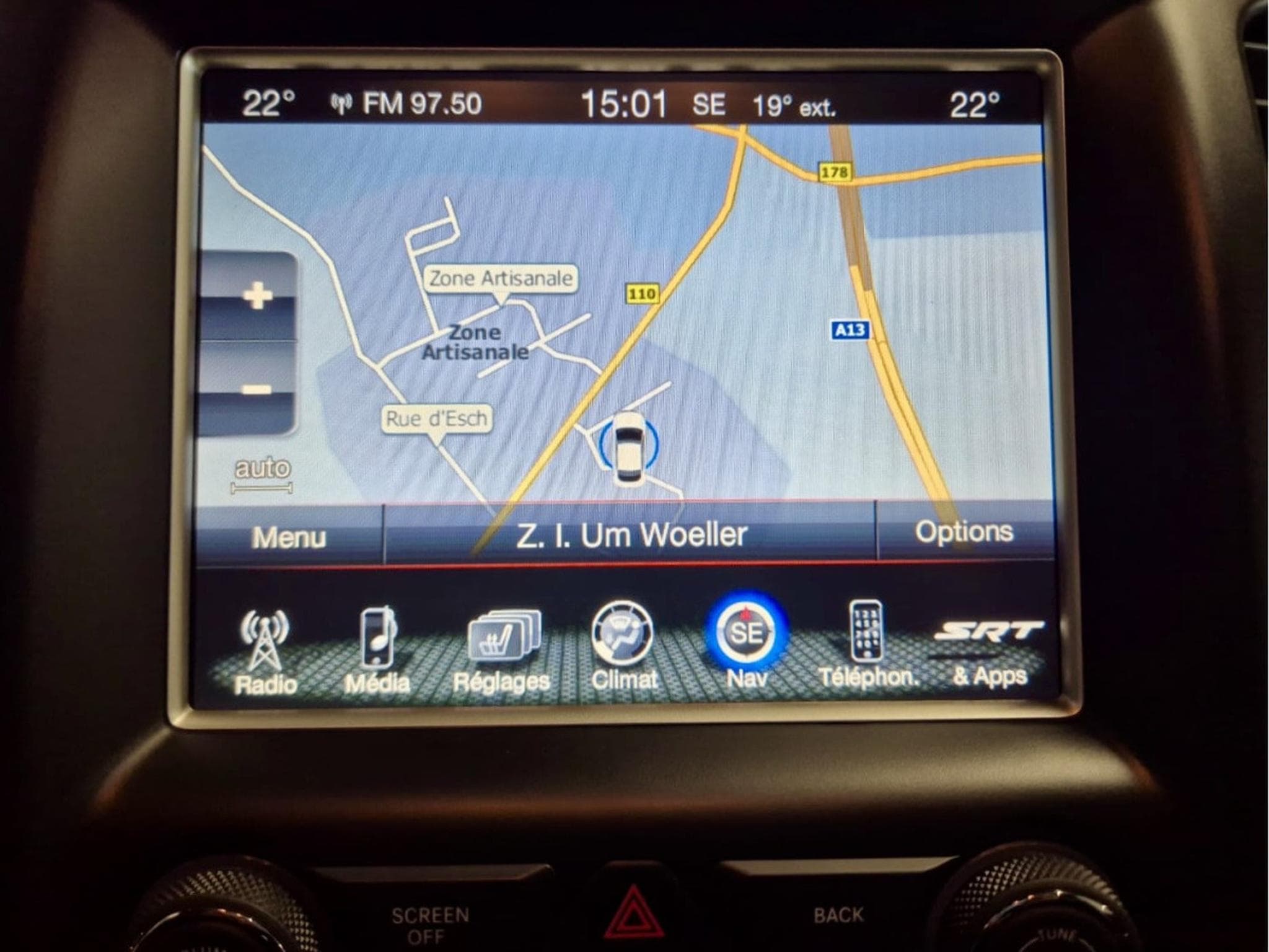 Jeep Cherokee 6.4l V8 HEMI SRT NAVI CUIR PANO 1 HAND (2015) - Photo 10