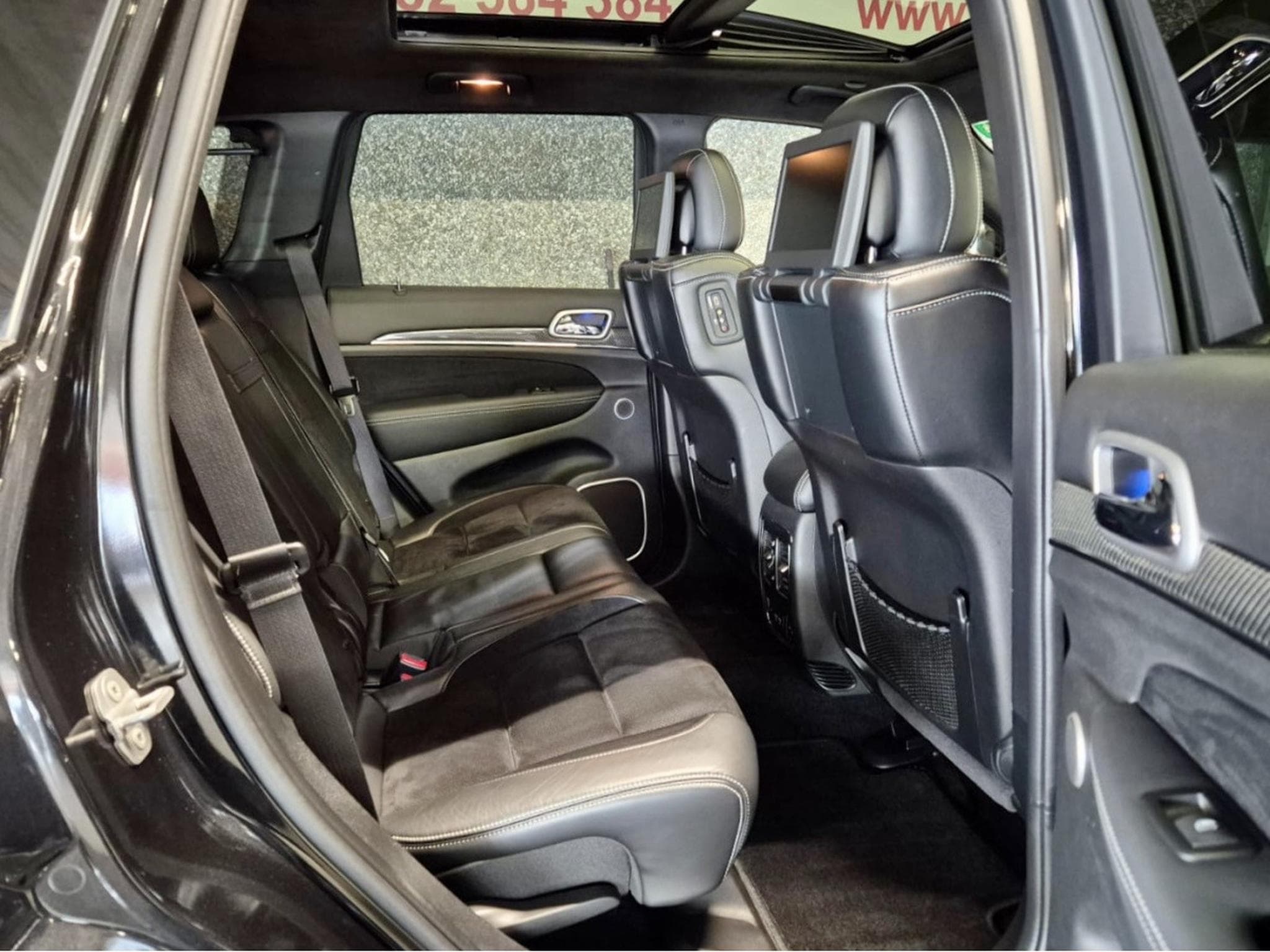 Jeep Cherokee 6.4l V8 HEMI SRT NAVI CUIR PANO 1 HAND (2015) - Photo 6