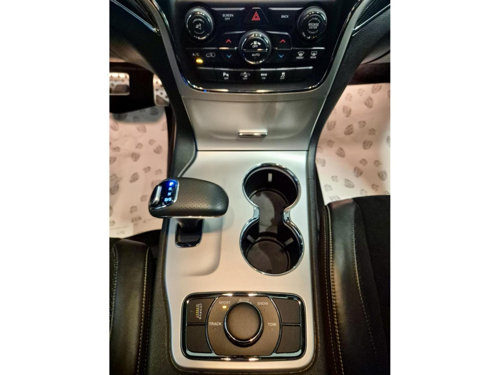 Jeep Cherokee 6.4l V8 HEMI SRT NAVI CUIR PANO 1 HAND (2015) - Photo 9