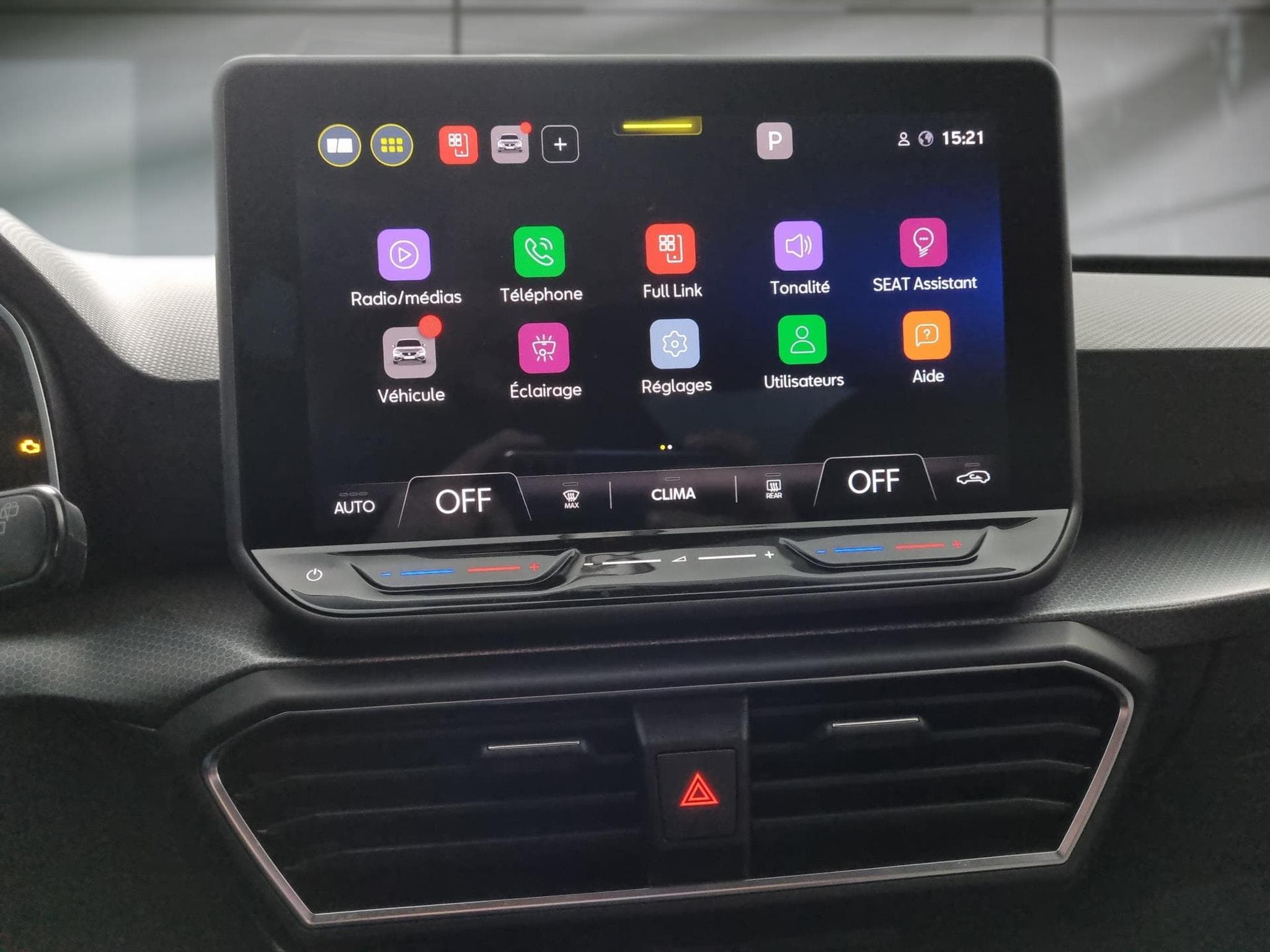 Seat Leon -26% 2.0 TDI 115cv +MIRRORLINK+CAM+LED+Options (2025) - Photo 11