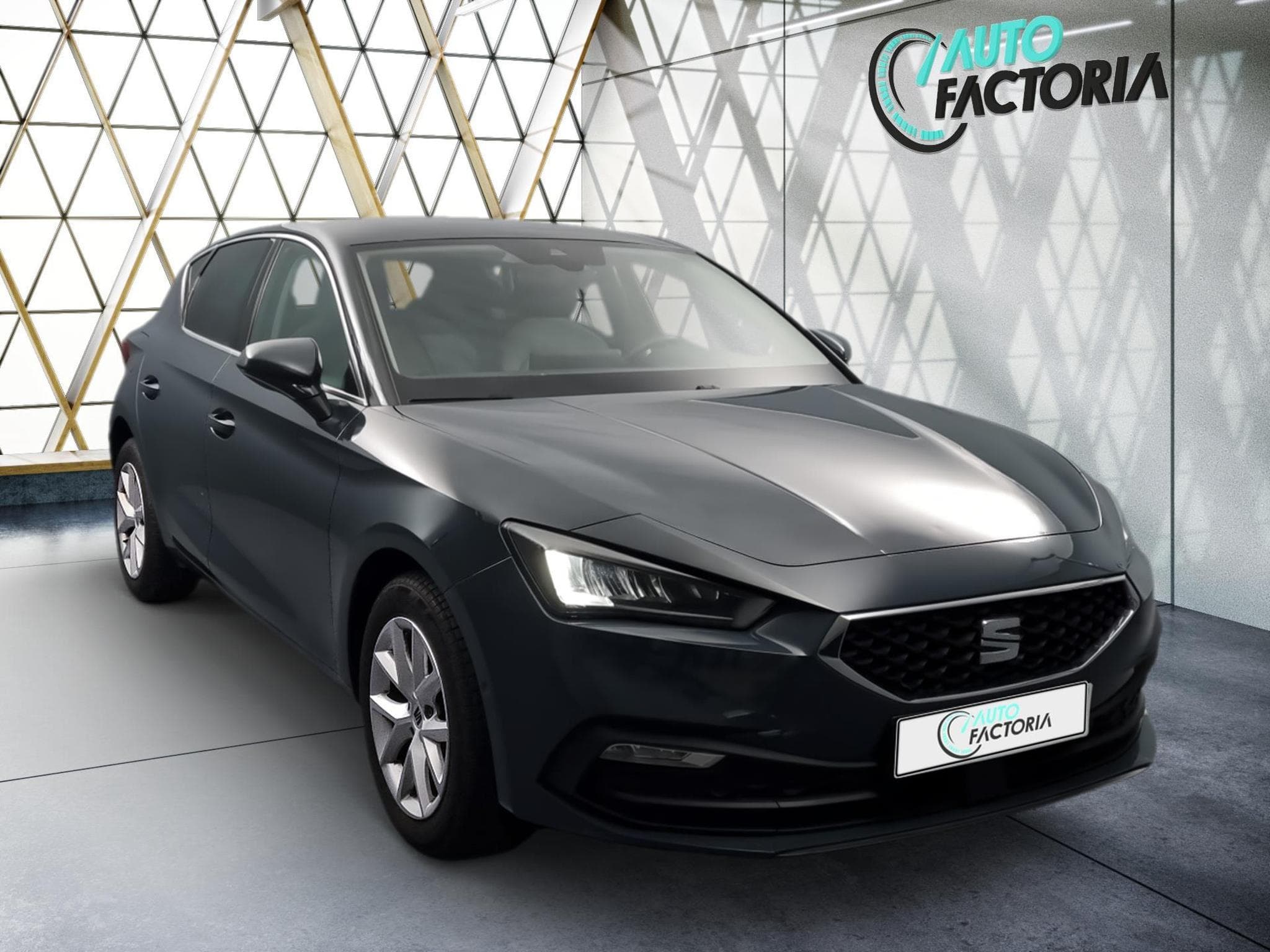 Seat Leon -26% 2.0 TDI 115cv +MIRRORLINK+CAM+LED+Options (2025) - Photo 2