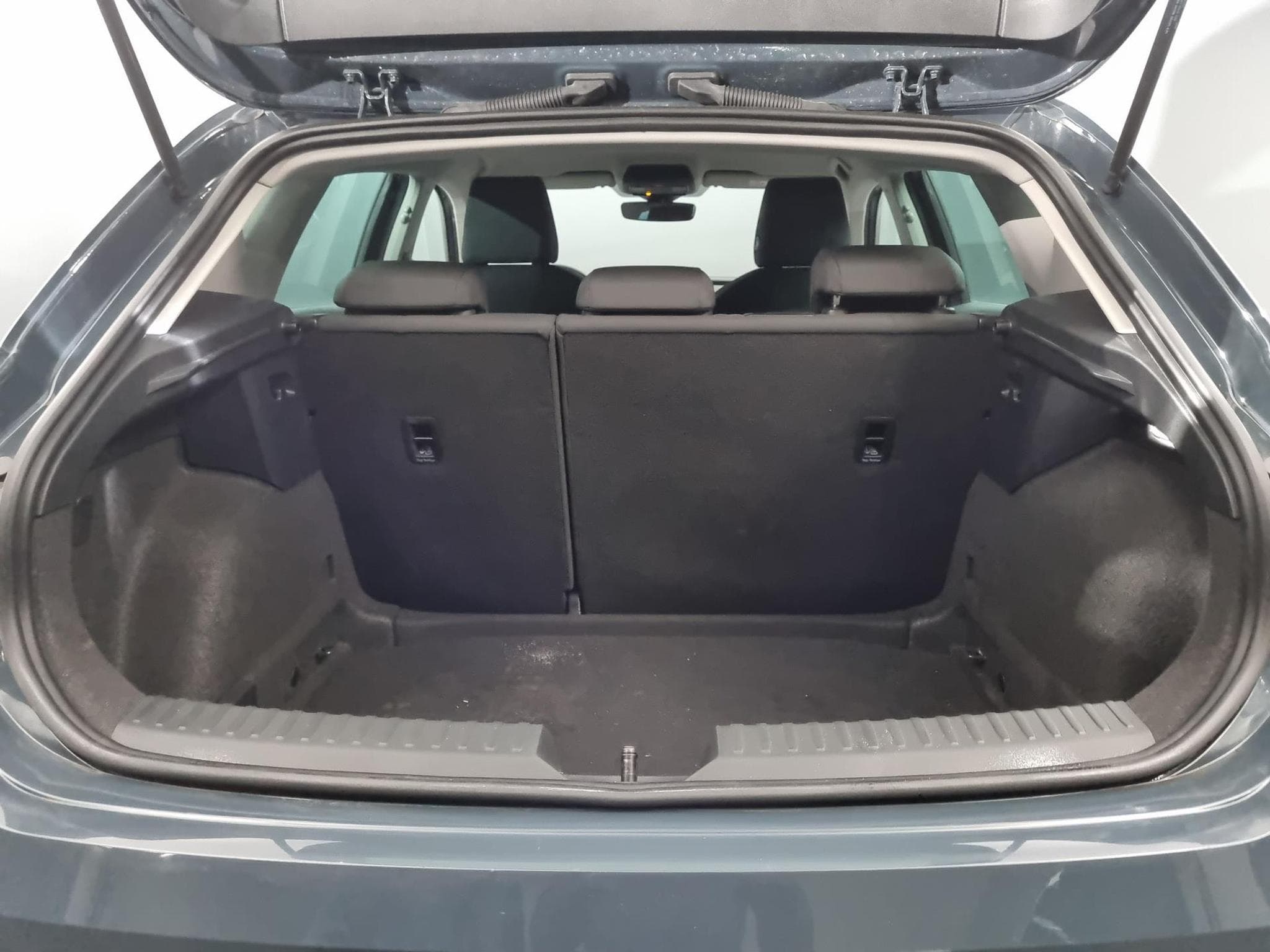 Seat Leon -26% 2.0 TDI 115cv +MIRRORLINK+CAM+LED+Options (2025) - Photo 5