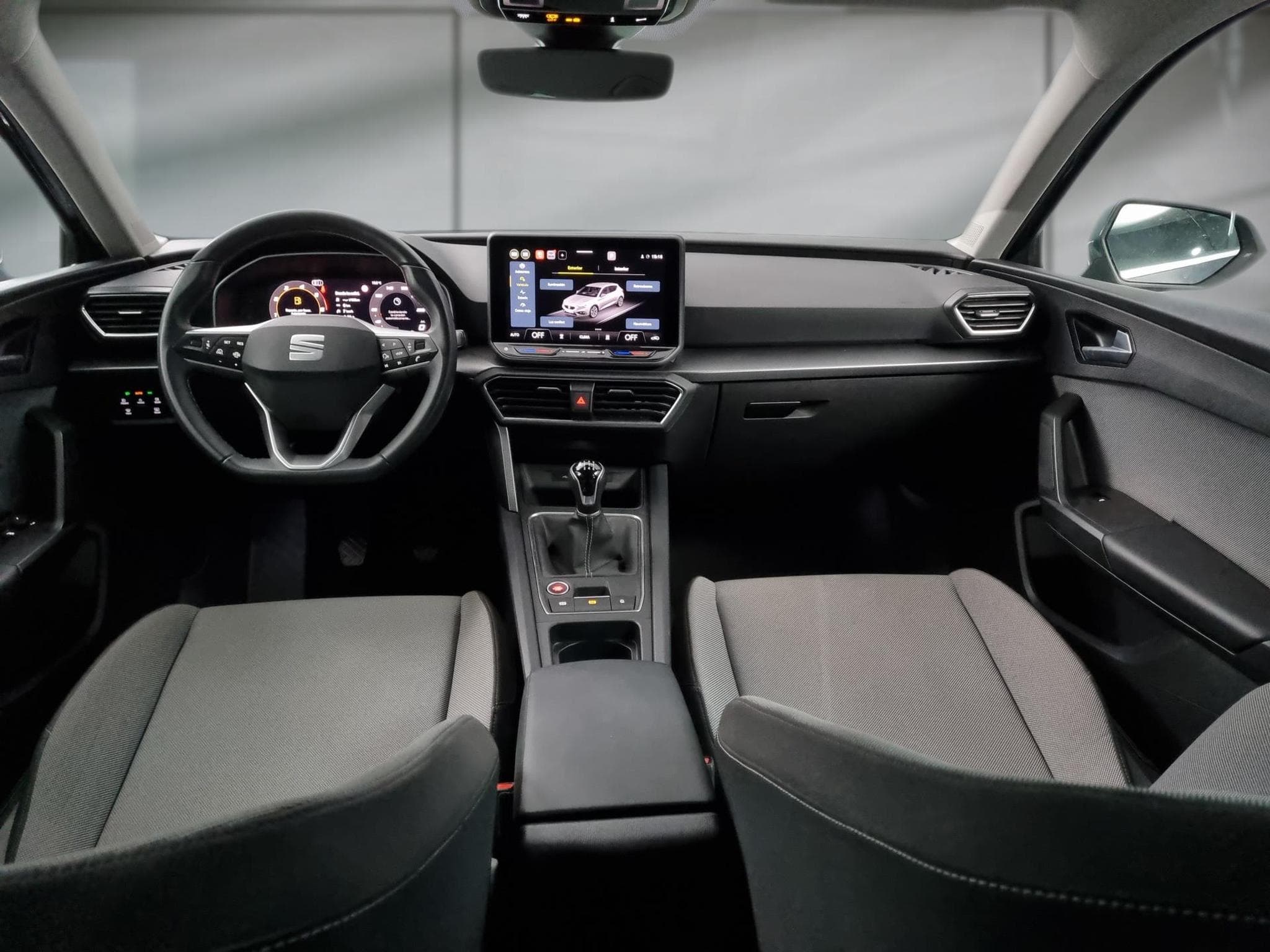 Seat Leon -26% 2.0 TDI 115cv +MIRRORLINK+CAM+LED+Options (2025) - Photo 6