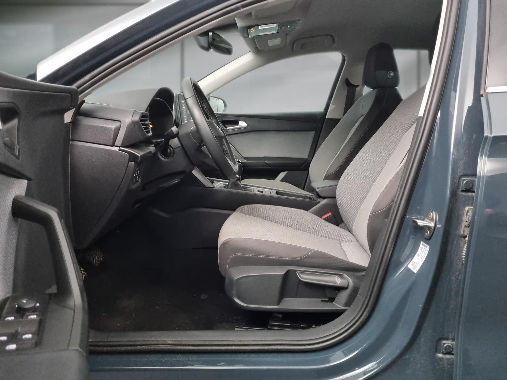 Seat Leon -26% 2.0 TDI 115cv +MIRRORLINK+CAM+LED+Options (2025) - Photo 7