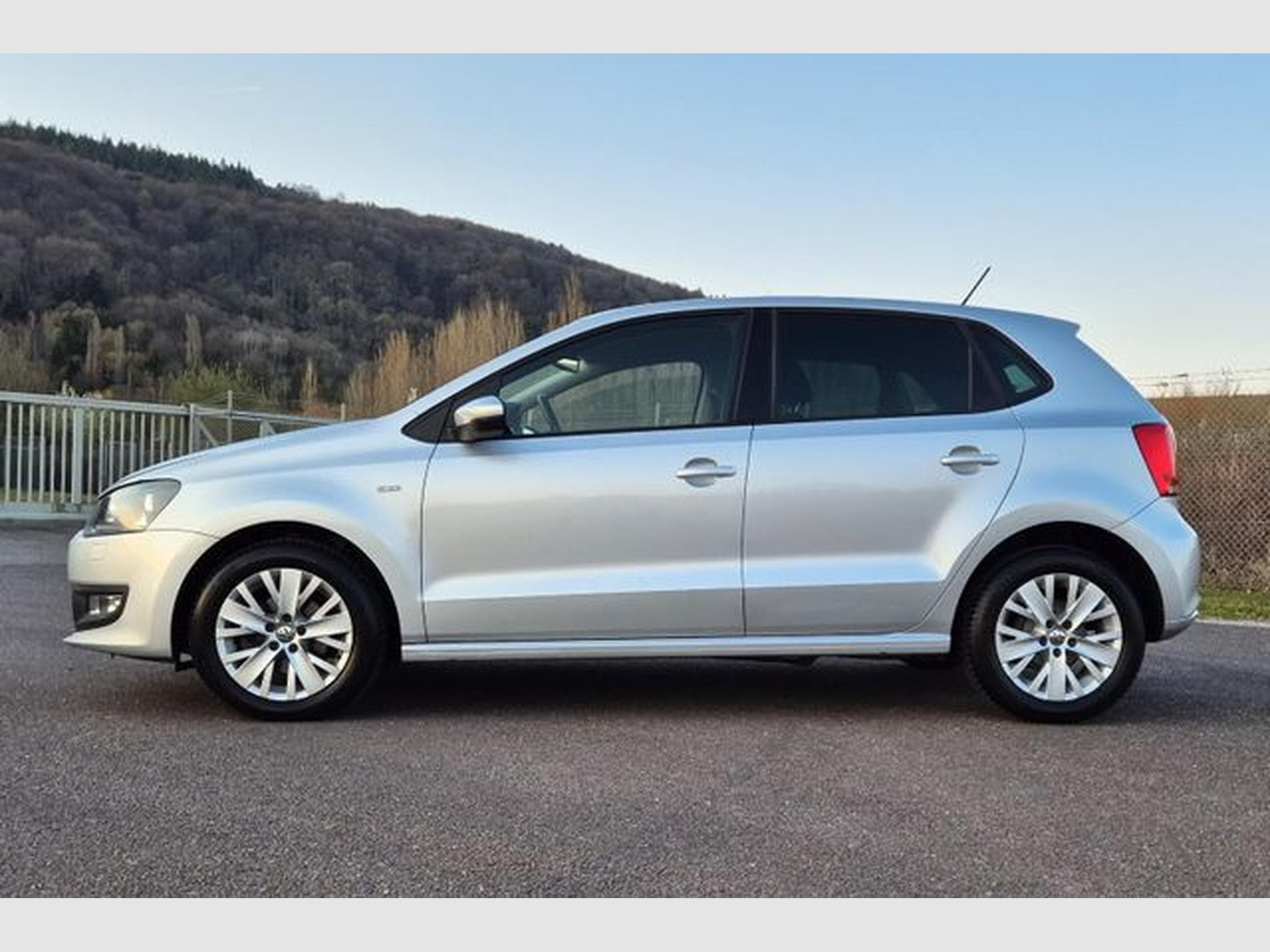 VW Polo Polo 1.2 Life, 5 Türer, SH, Tempomat, wenig KM. (2013) - Photo 2