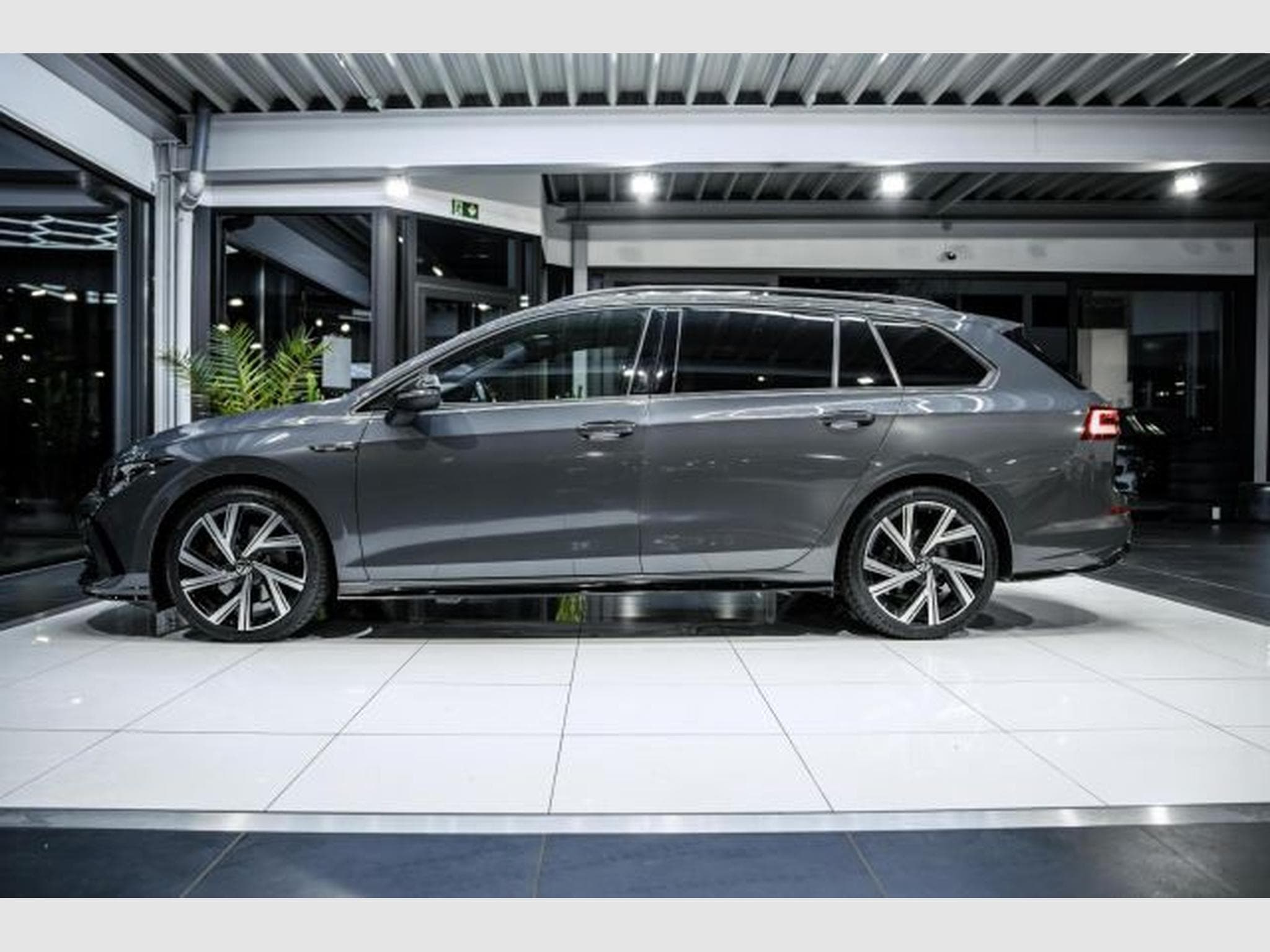 VW Golf Golf 8 Var 2.0 TDI DSG R-Line RFK AHK LED PANO (2021) - Foto 10