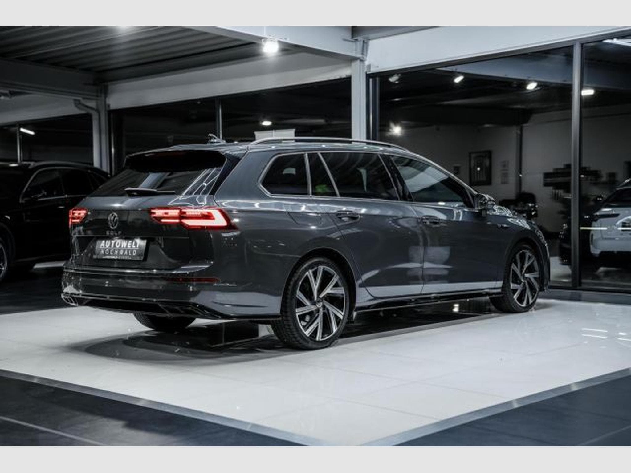 VW Golf Golf 8 Var 2.0 TDI DSG R-Line RFK AHK LED PANO (2021) - Foto 13