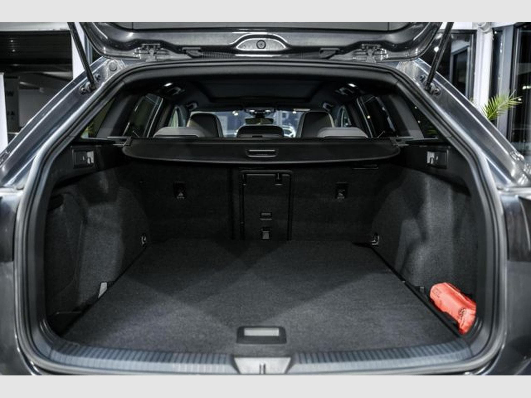 VW Golf Golf 8 Var 2.0 TDI DSG R-Line RFK AHK LED PANO (2021) - Foto 14