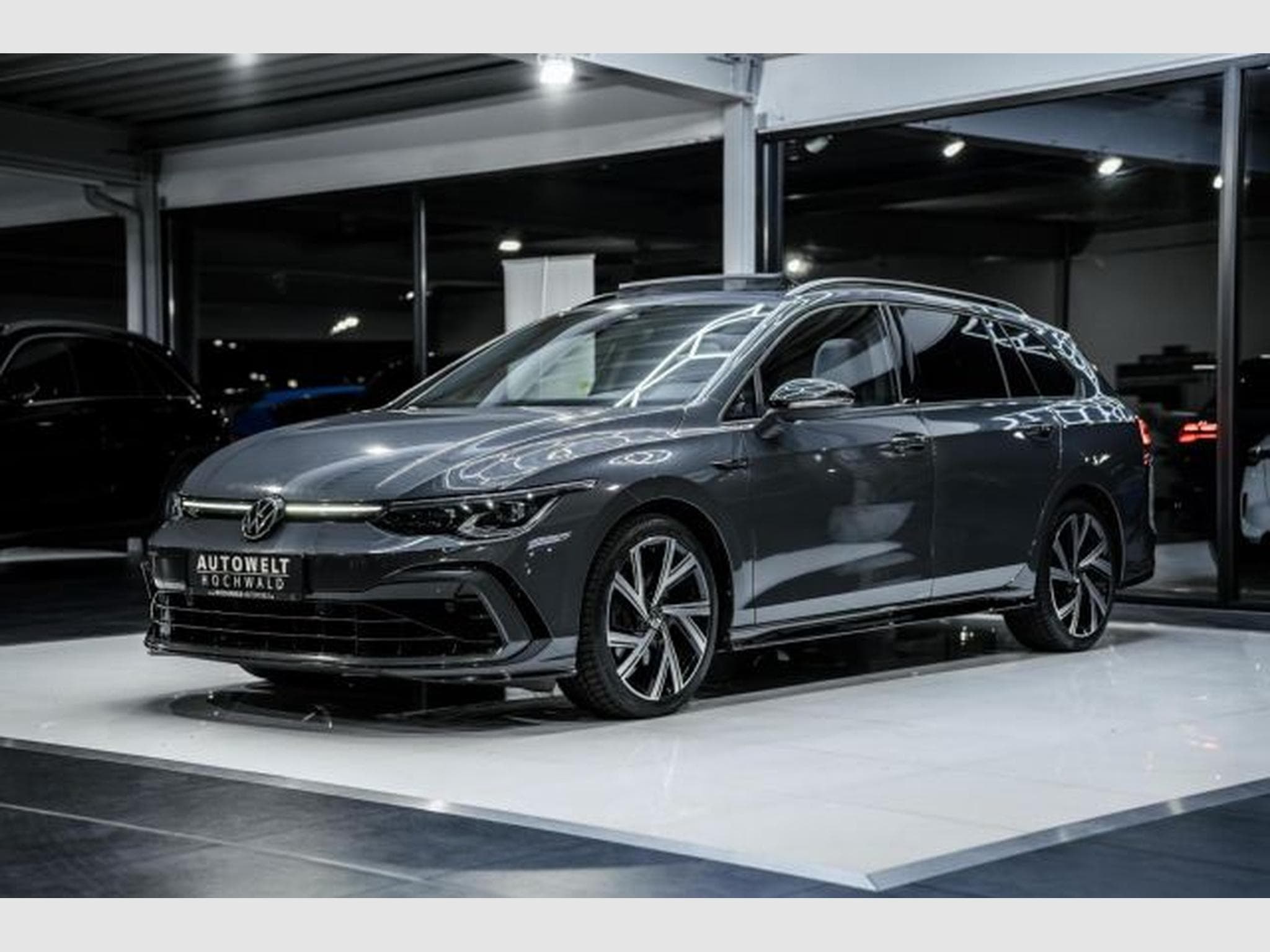 VW Golf Golf 8 Var 2.0 TDI DSG R-Line RFK AHK LED PANO (2021) - Foto 6