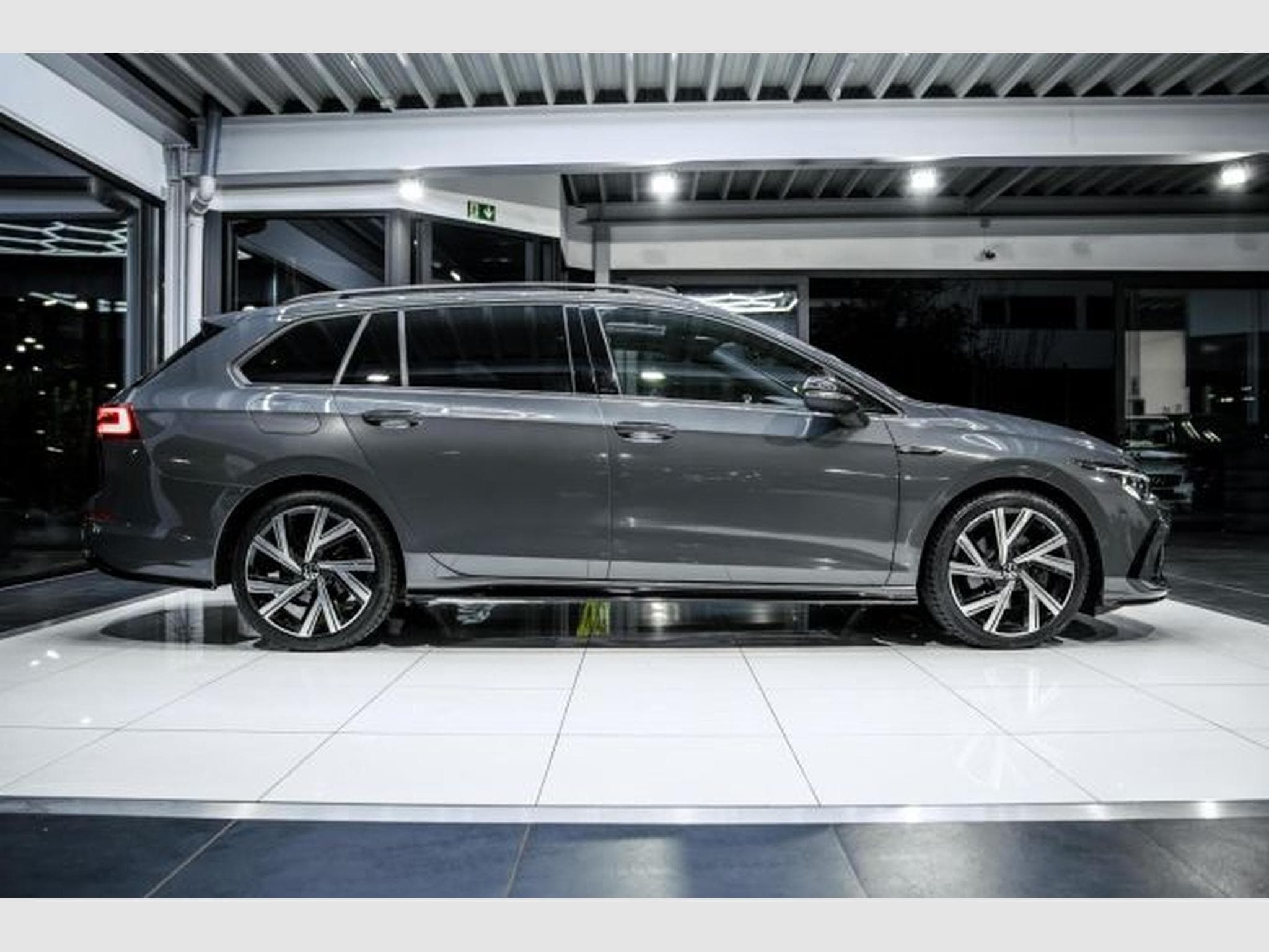 VW Golf Golf 8 Var 2.0 TDI DSG R-Line RFK AHK LED PANO (2021) - Foto 7