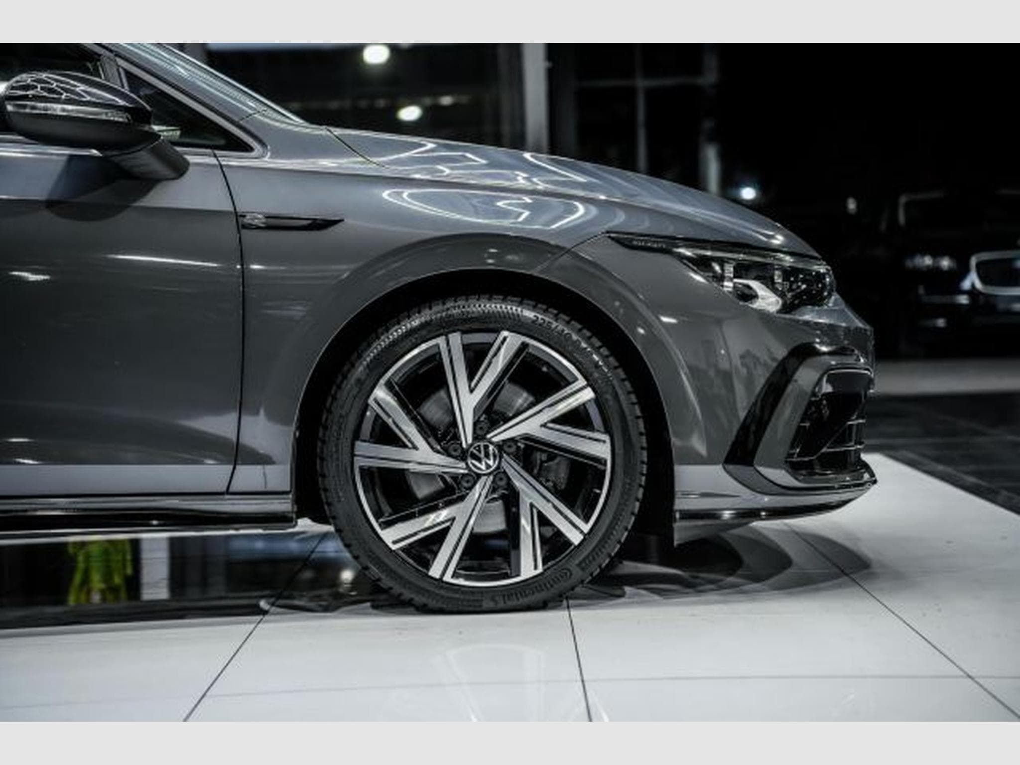 VW Golf Golf 8 Var 2.0 TDI DSG R-Line RFK AHK LED PANO (2021) - Foto 9