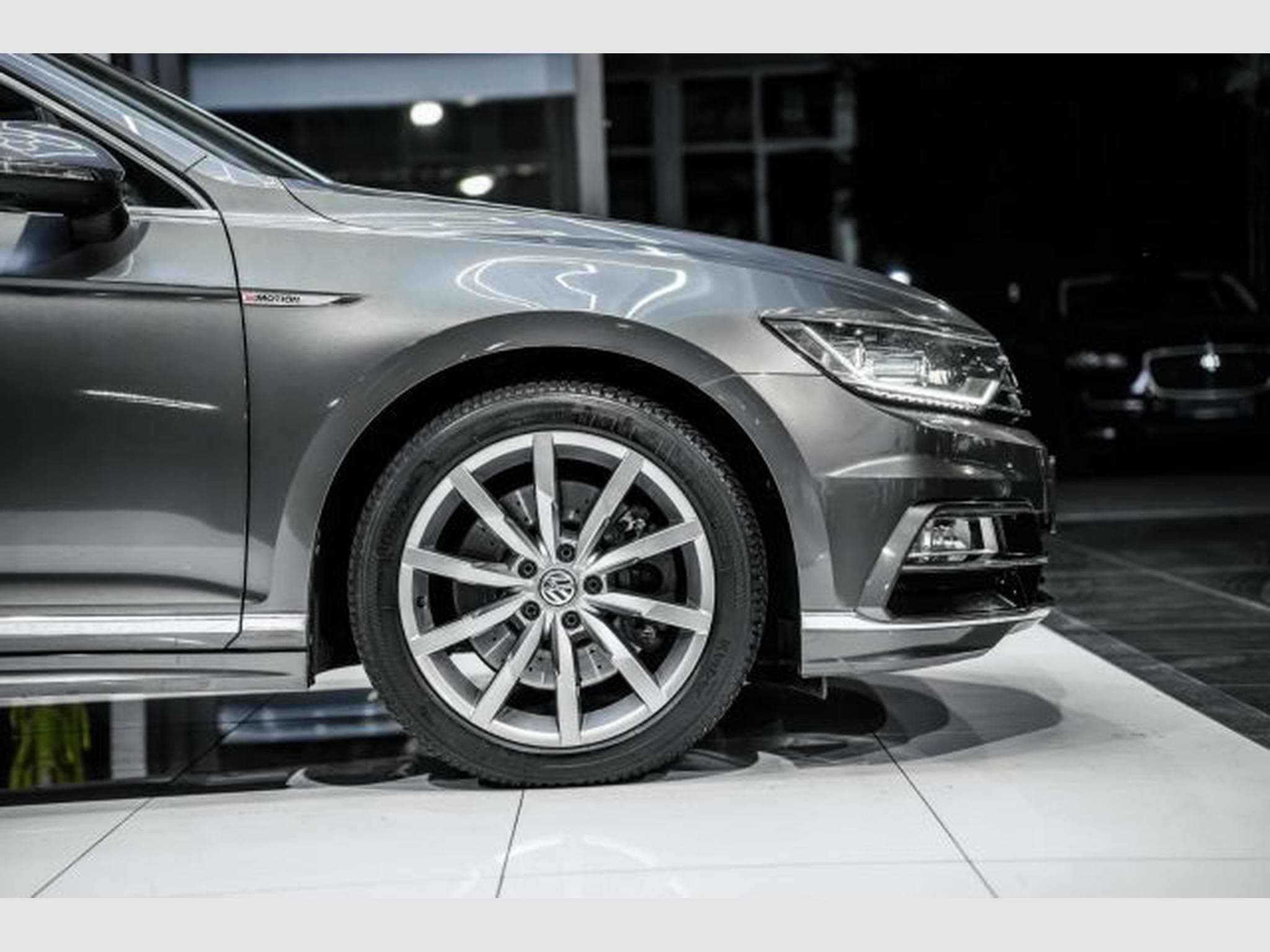 VW Passat Passat 2.0 TDI DSG Highl. 2x R-Line 4Mo NAVI AHK (2016) - Foto 10