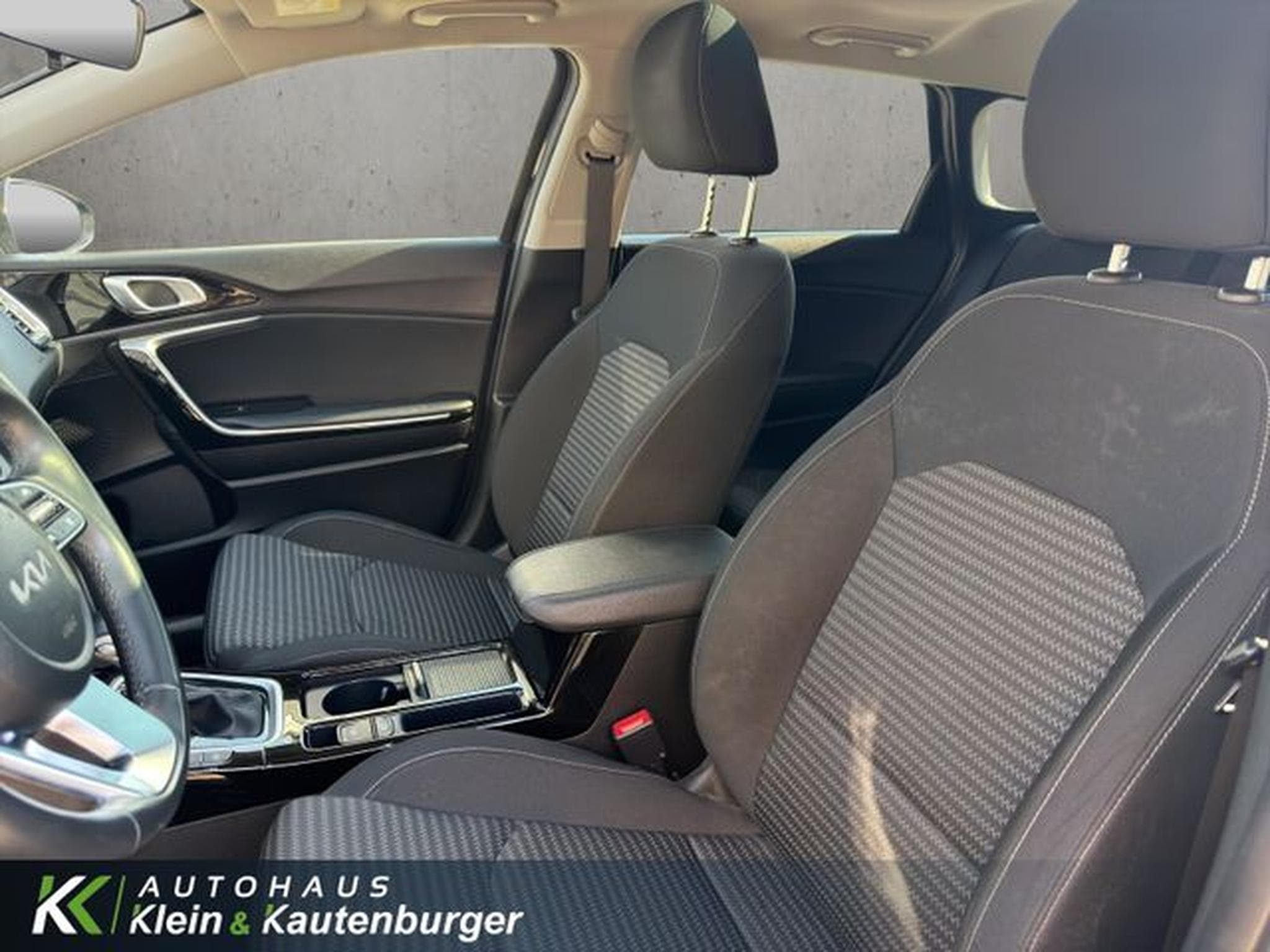 Kia Ceed Ceed 1.6 Plug-in Hybrid Spirit +NAVI+KAMERA+PANO (2024) - Foto 13