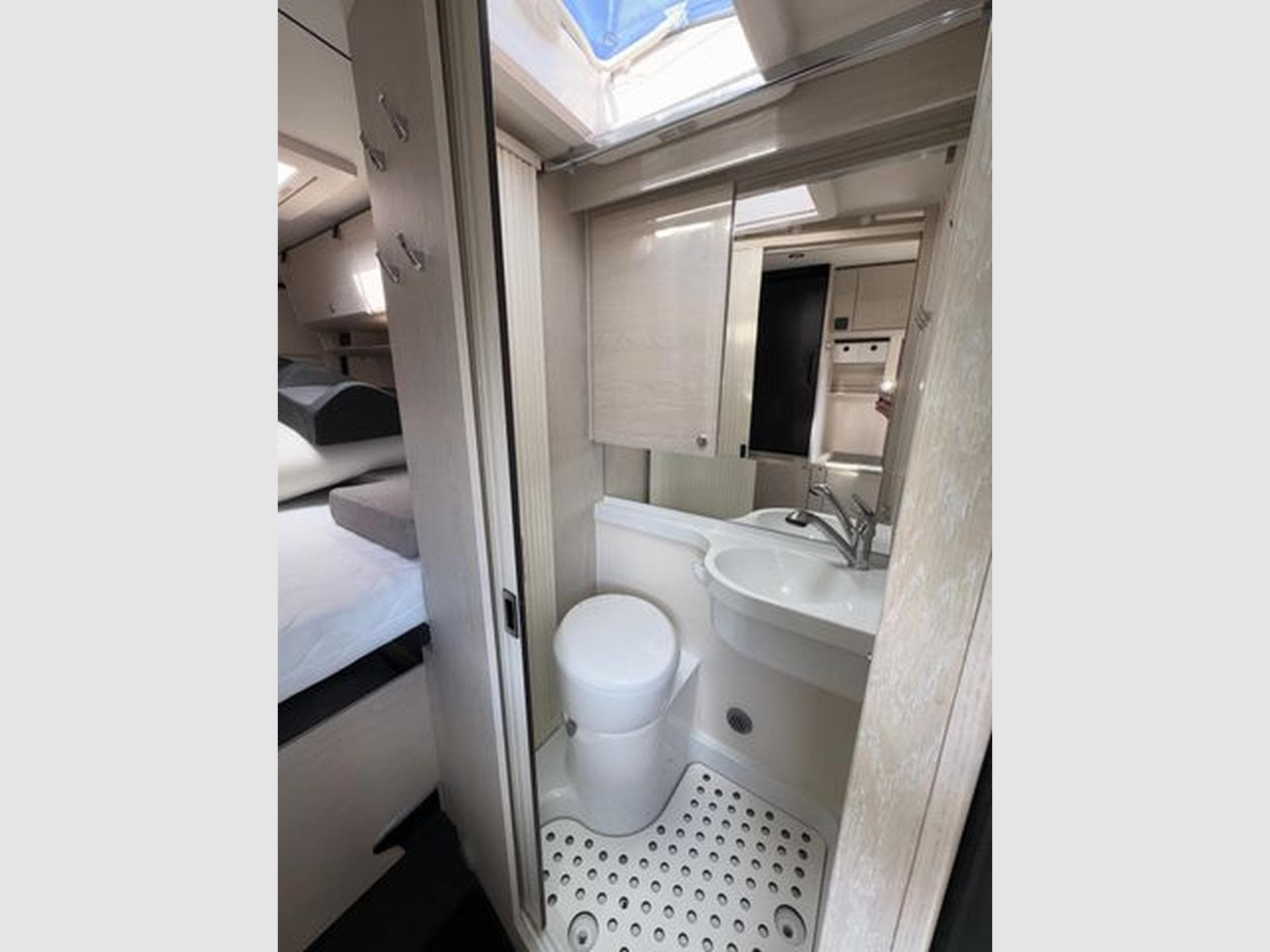 Tourne Mobile Grey Edt. 435,2.2 BlueHDI165,6.4m, Li 144 (2022) - Photo 5