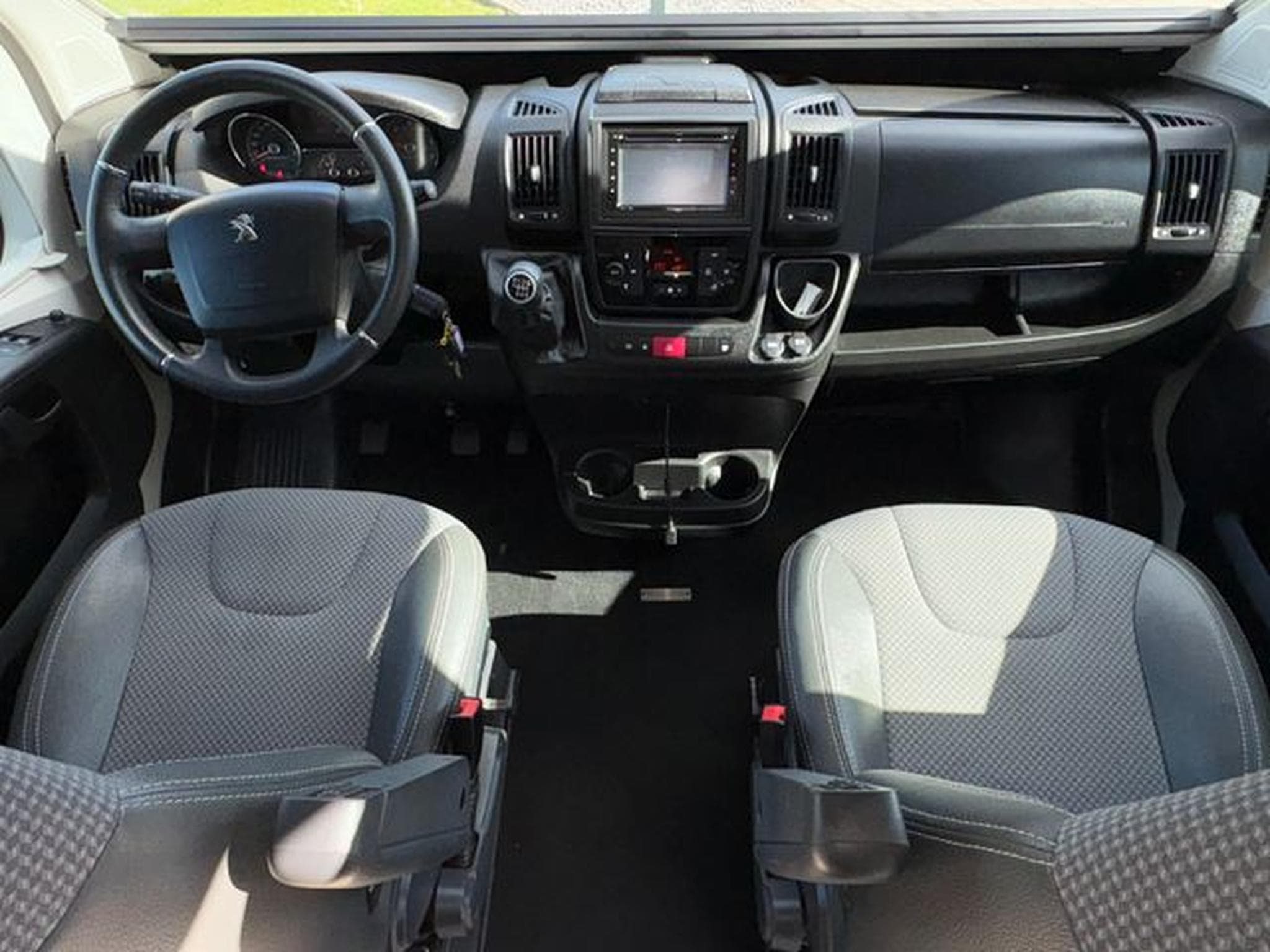 Tourne Mobile Grey Edt. 435,2.2 BlueHDI165,6.4m, Li 144 (2022) - Photo 8