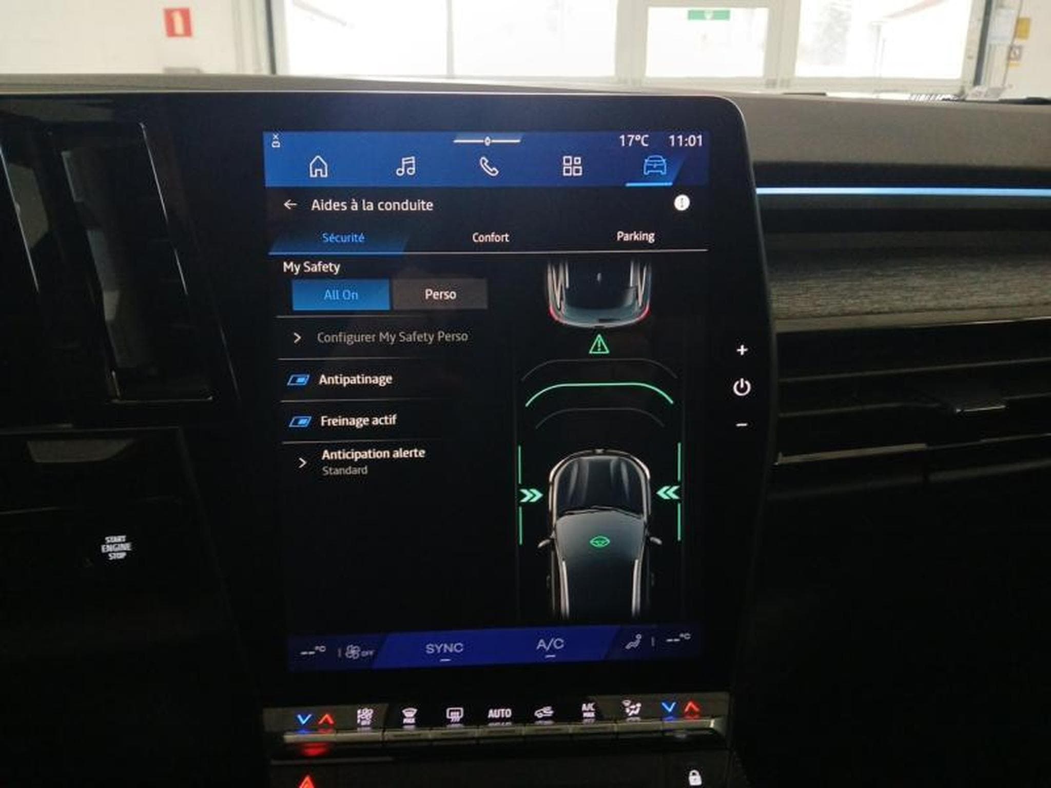 Renault Austral Techno E-Tech full hybrid 200 (2025) - Photo 11