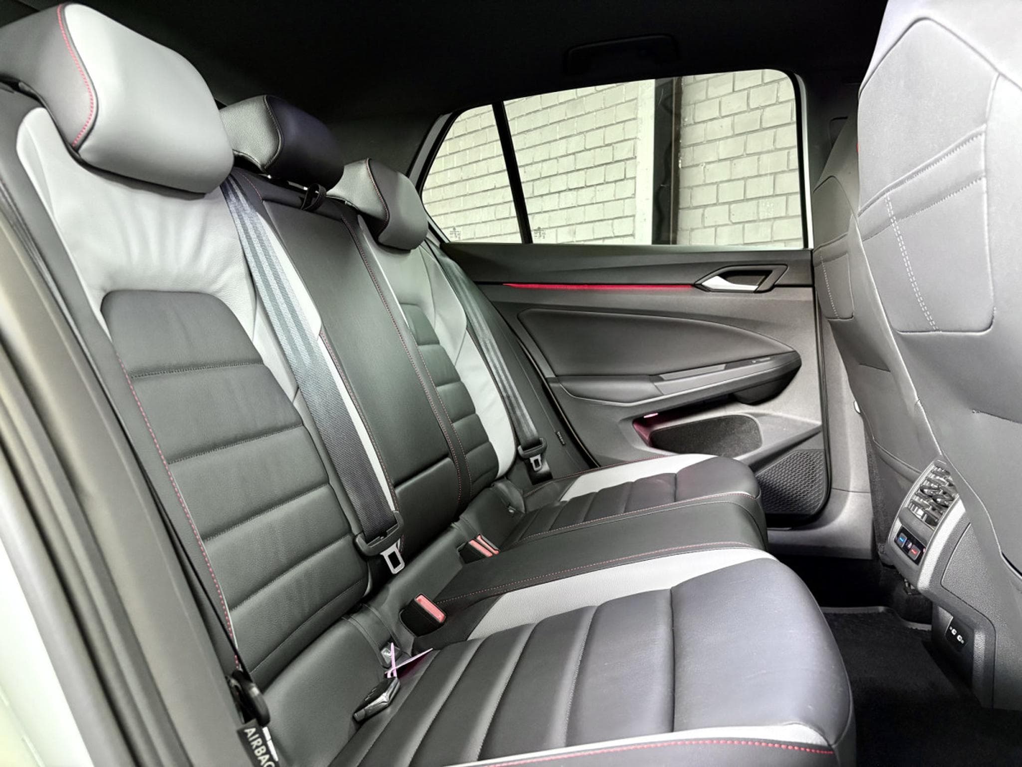 VW Golf GTI Clubsport 2.0 TSI 300CV DSG7 ** Cuir ** (2021) - Photo 21