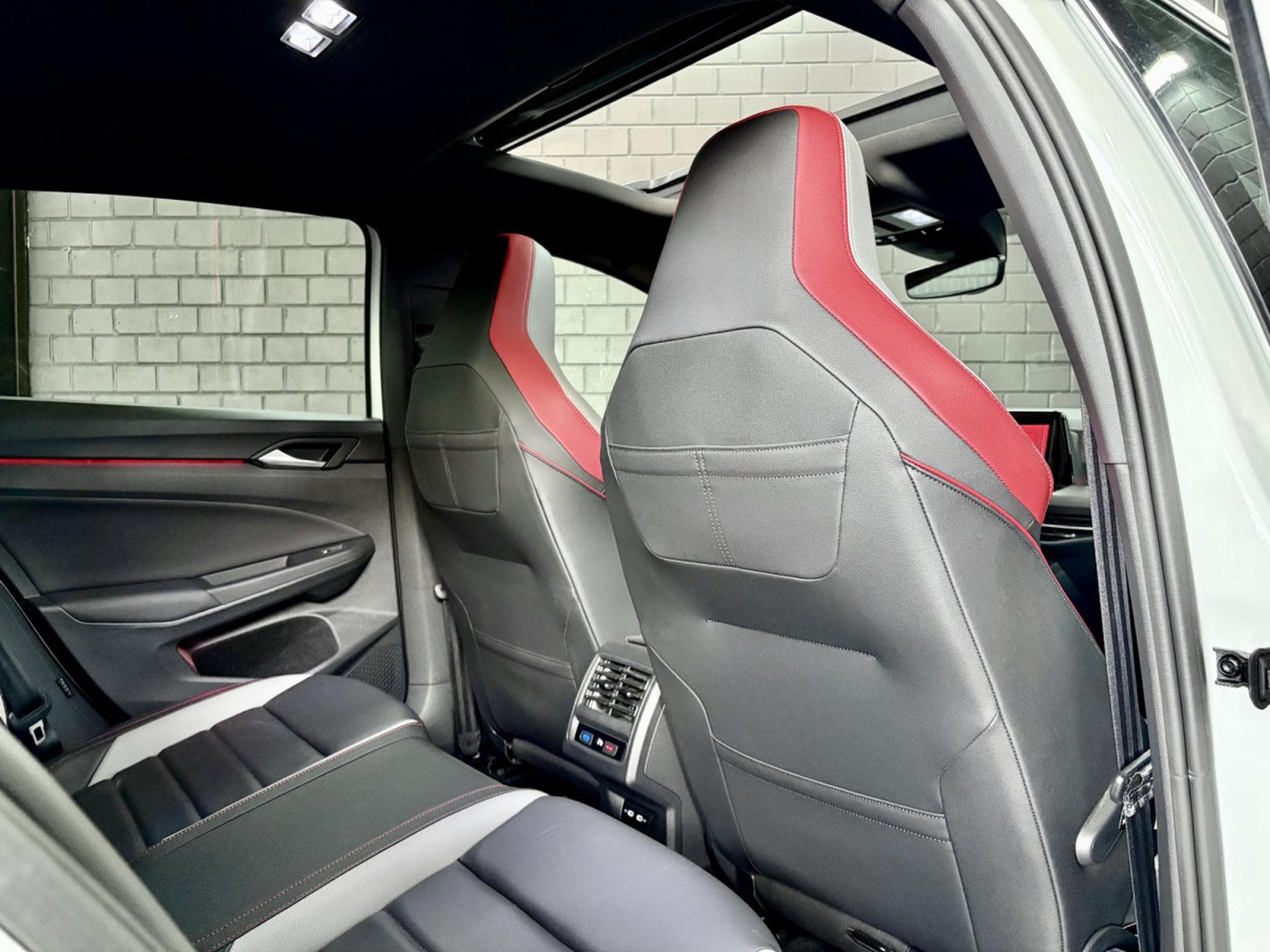 VW Golf GTI Clubsport 2.0 TSI 300CV DSG7 ** Cuir ** (2021) - Photo 22