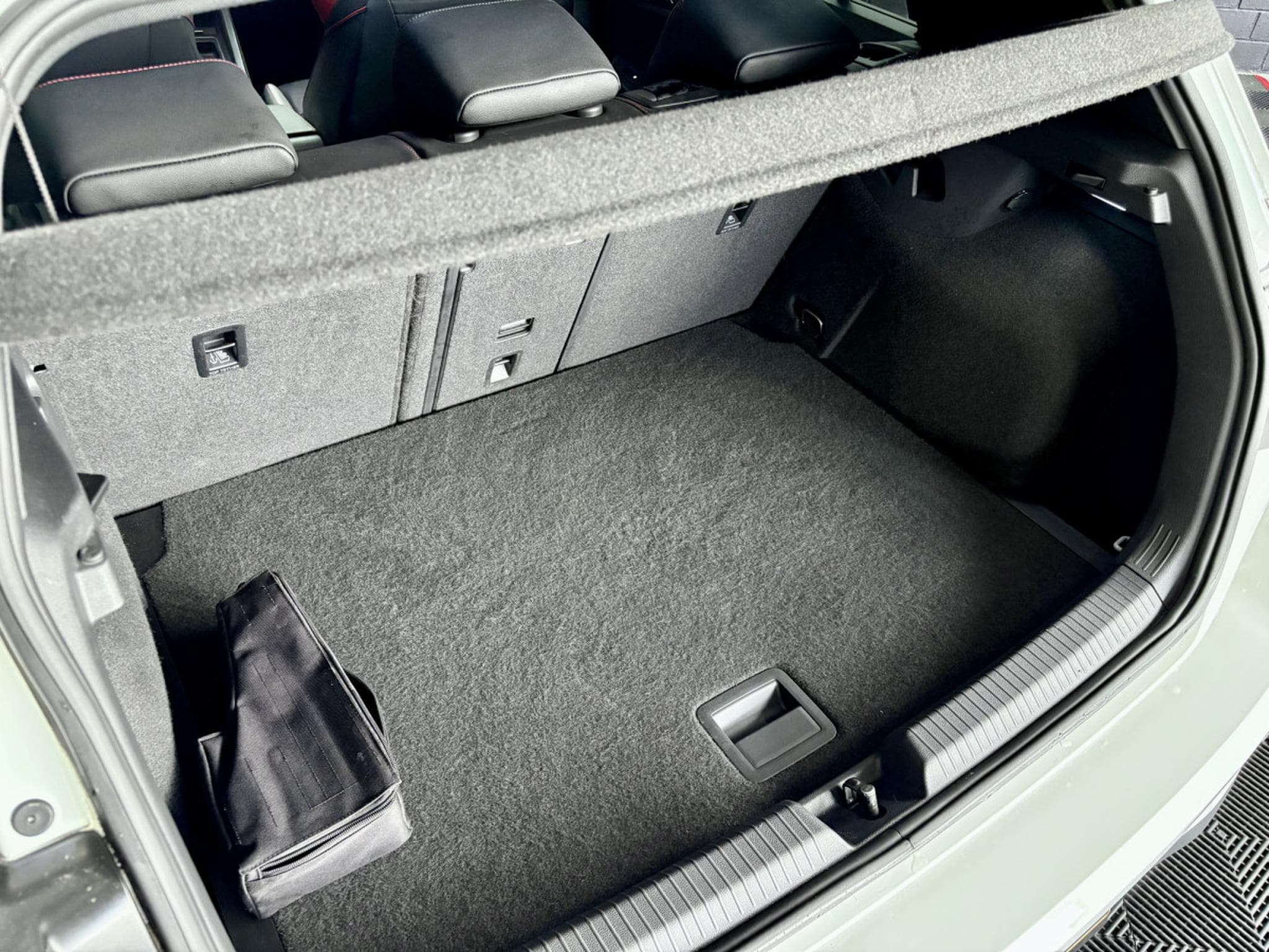 VW Golf GTI Clubsport 2.0 TSI 300CV DSG7 ** Cuir ** (2021) - Photo 23