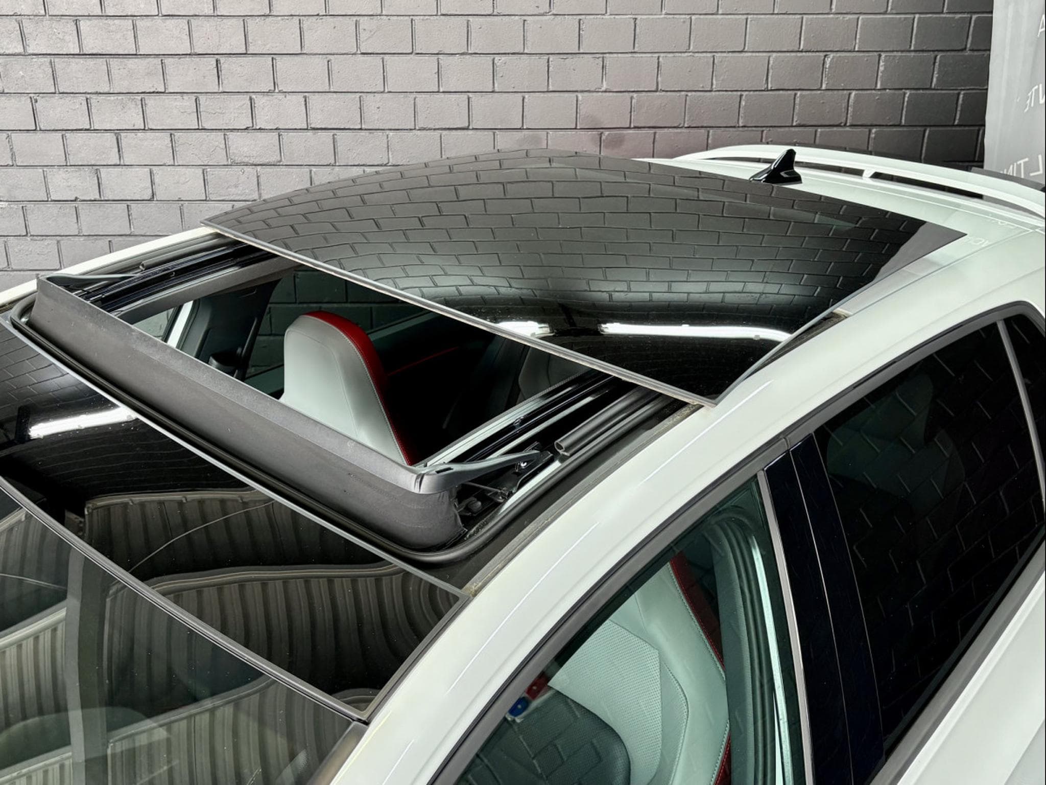 VW Golf GTI Clubsport 2.0 TSI 300CV DSG7 ** Cuir ** (2021) - Photo 24