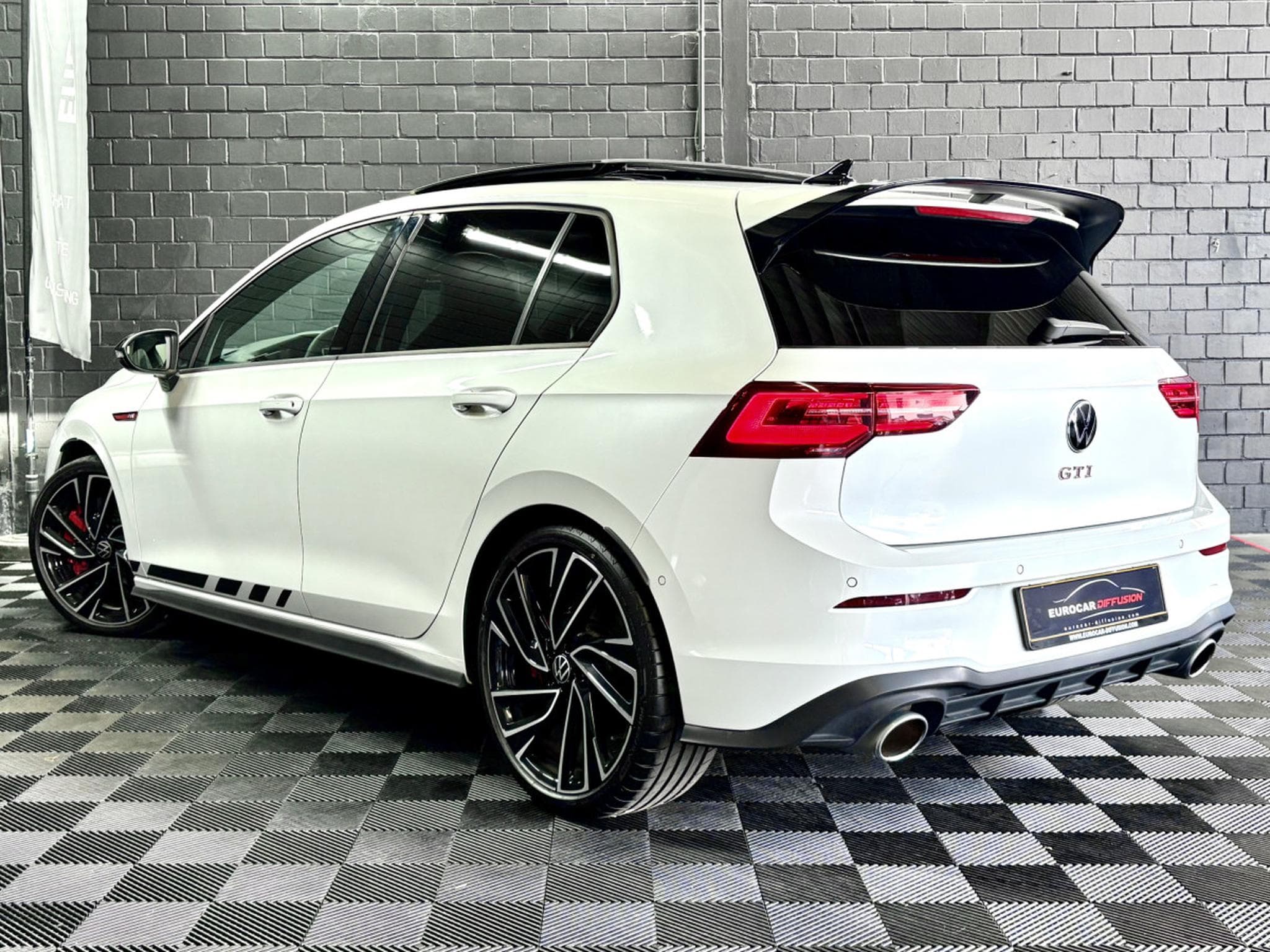VW Golf GTI Clubsport 2.0 TSI 300CV DSG7 ** Cuir ** (2021) - Photo 4
