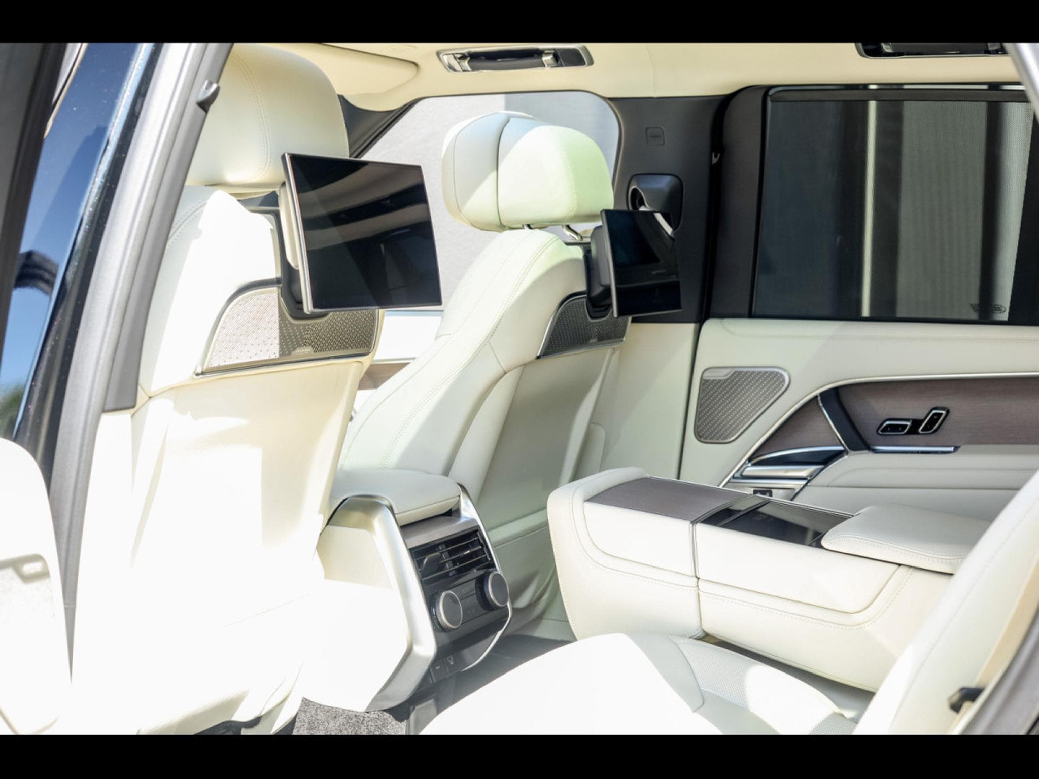 Land-Rover Range Rover 4.4 P530 FIRST EDITION SWB AWD (2022) - Photo 18