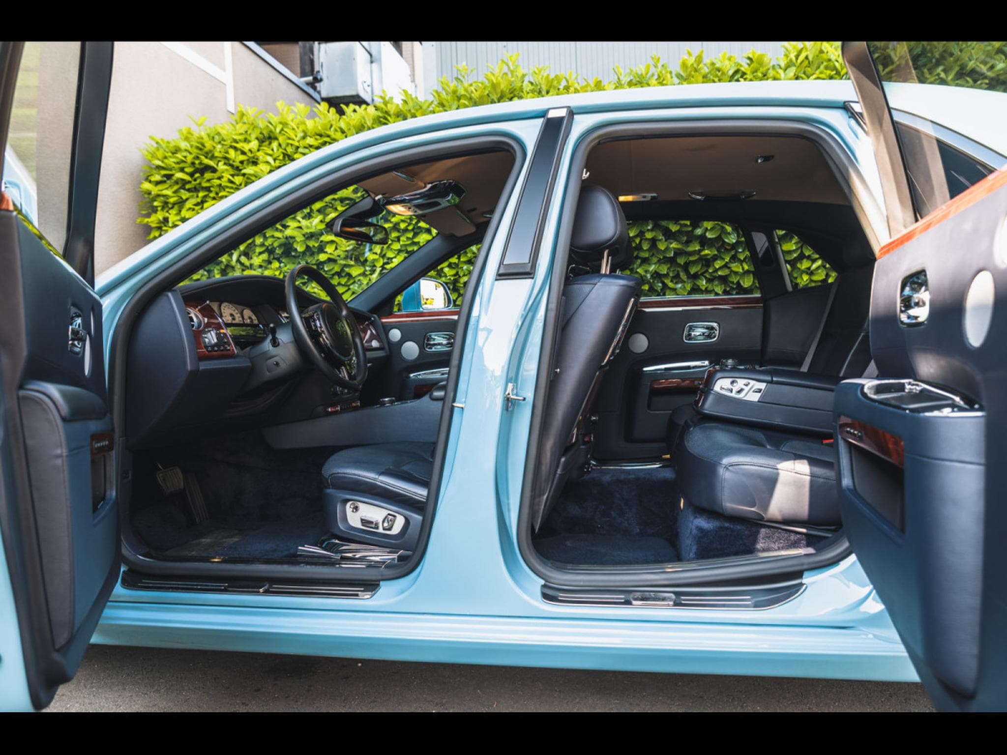 Rolls-Royce Ghost 6.6 V12 ALPINE TRIAL CENTENARY 1/35 (2013) - Photo 24