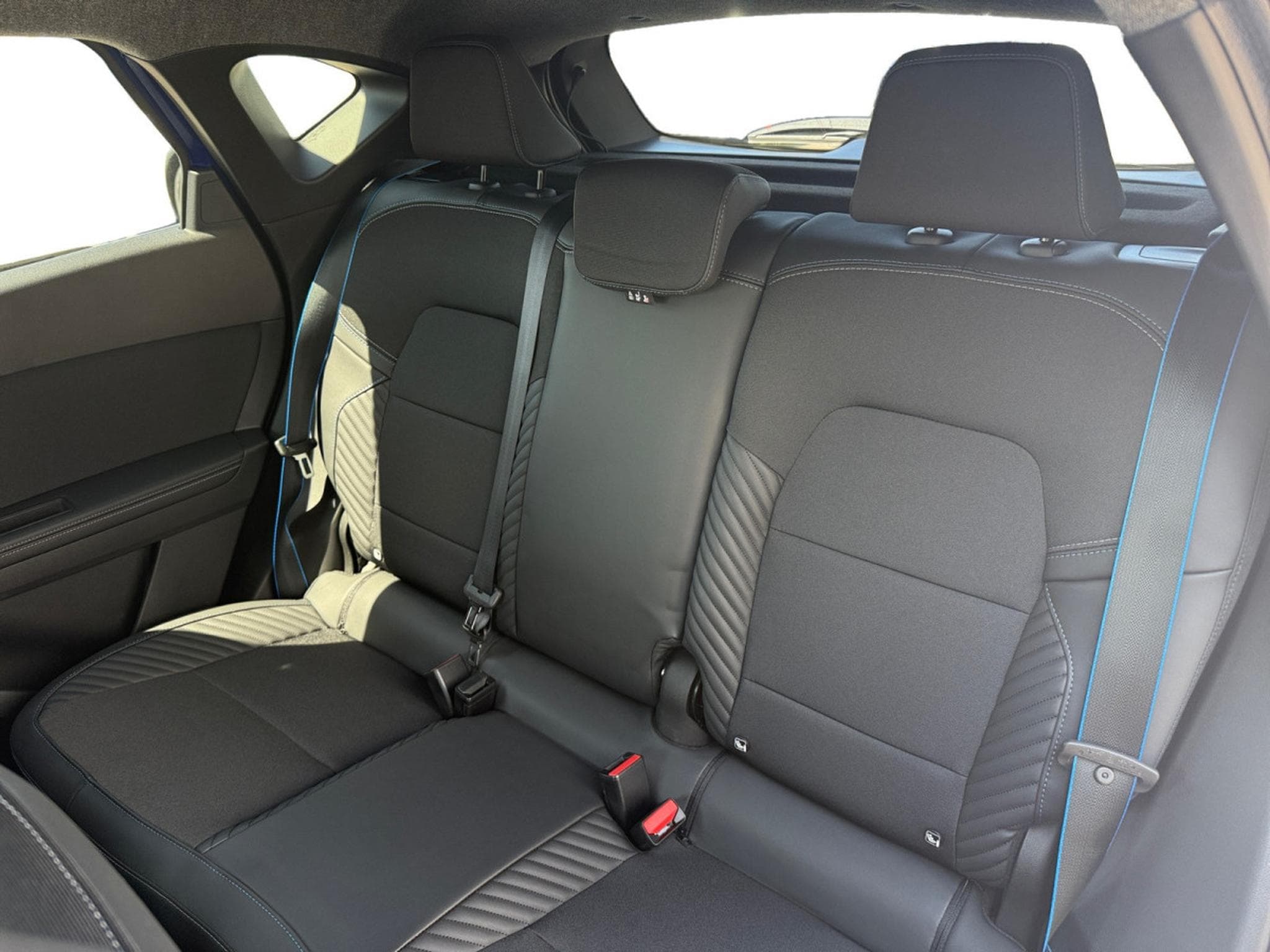 Renault Captur 1.33 Esprit Alpine mild hybrid 160 EDC (2025) - Photo 10