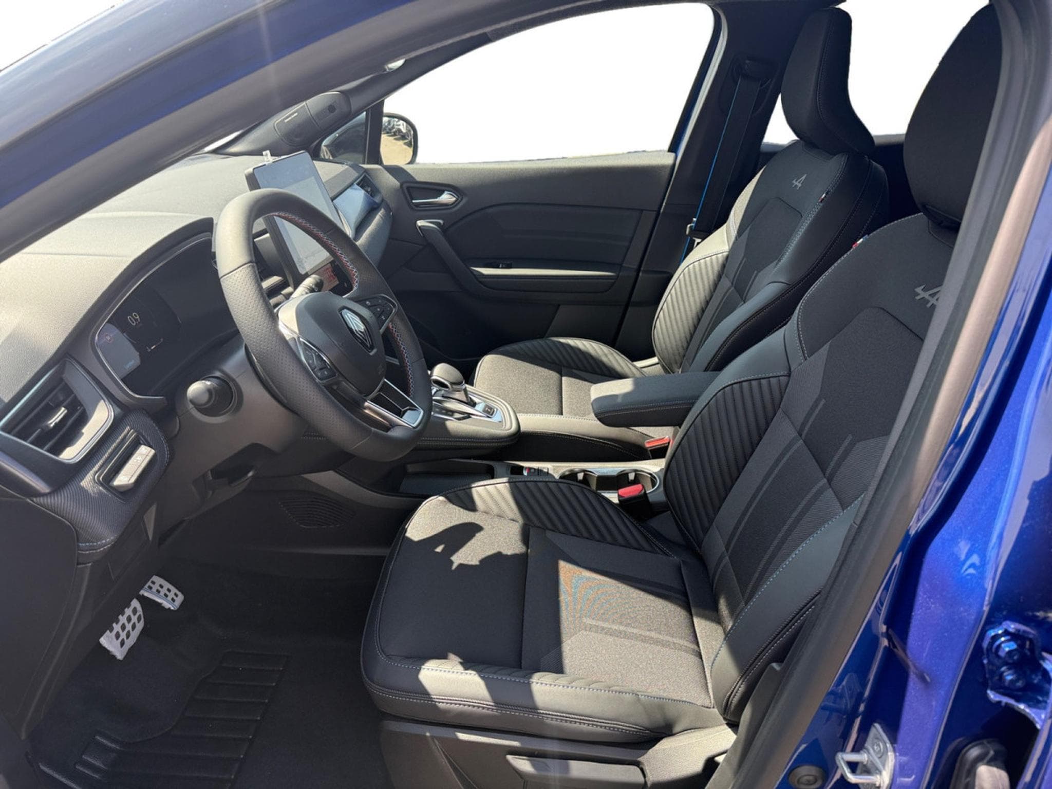 Renault Captur 1.33 Esprit Alpine mild hybrid 160 EDC (2025) - Photo 8