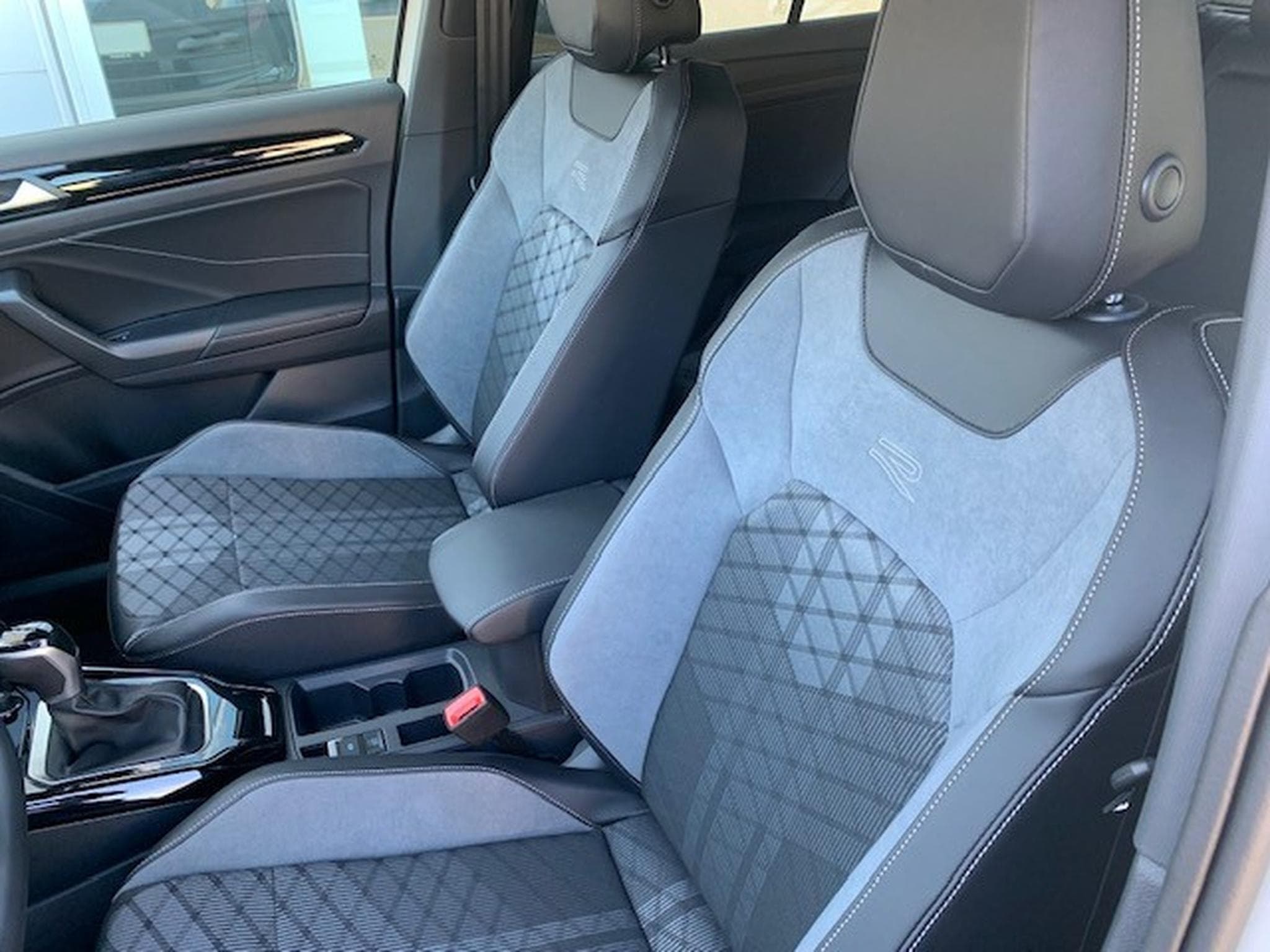 VW T-Roc R-LINE BLACK STYLE 2.0TDI 150CV DSG7 (2026) - Foto 2