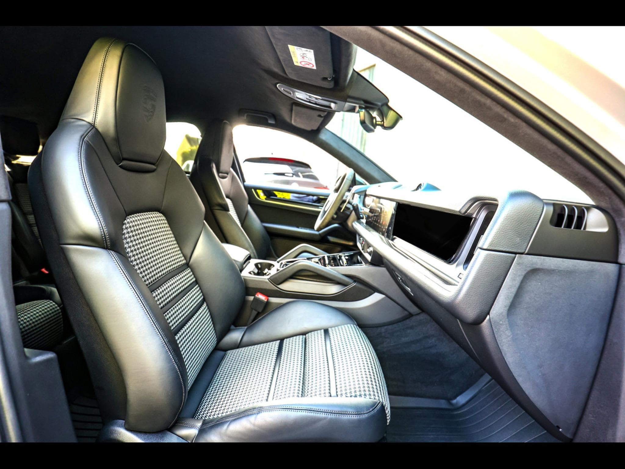 Porsche Cayenne S COUPE PACK SPORT ALLÉGÉ CARBONE - CRAYON (2023) - Photo 23
