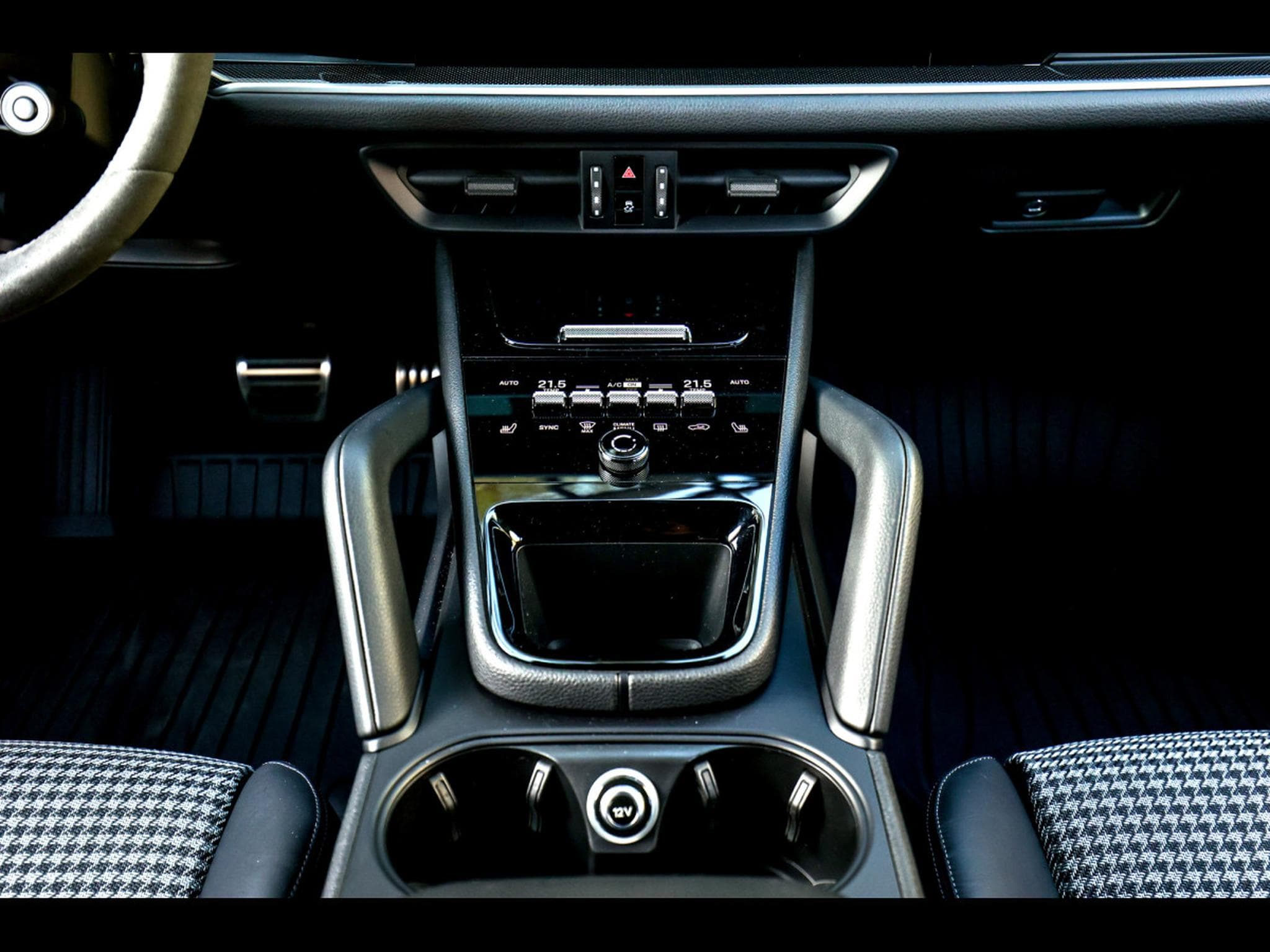 Porsche Cayenne S COUPE PACK SPORT ALLÉGÉ CARBONE - CRAYON (2023) - Photo 24