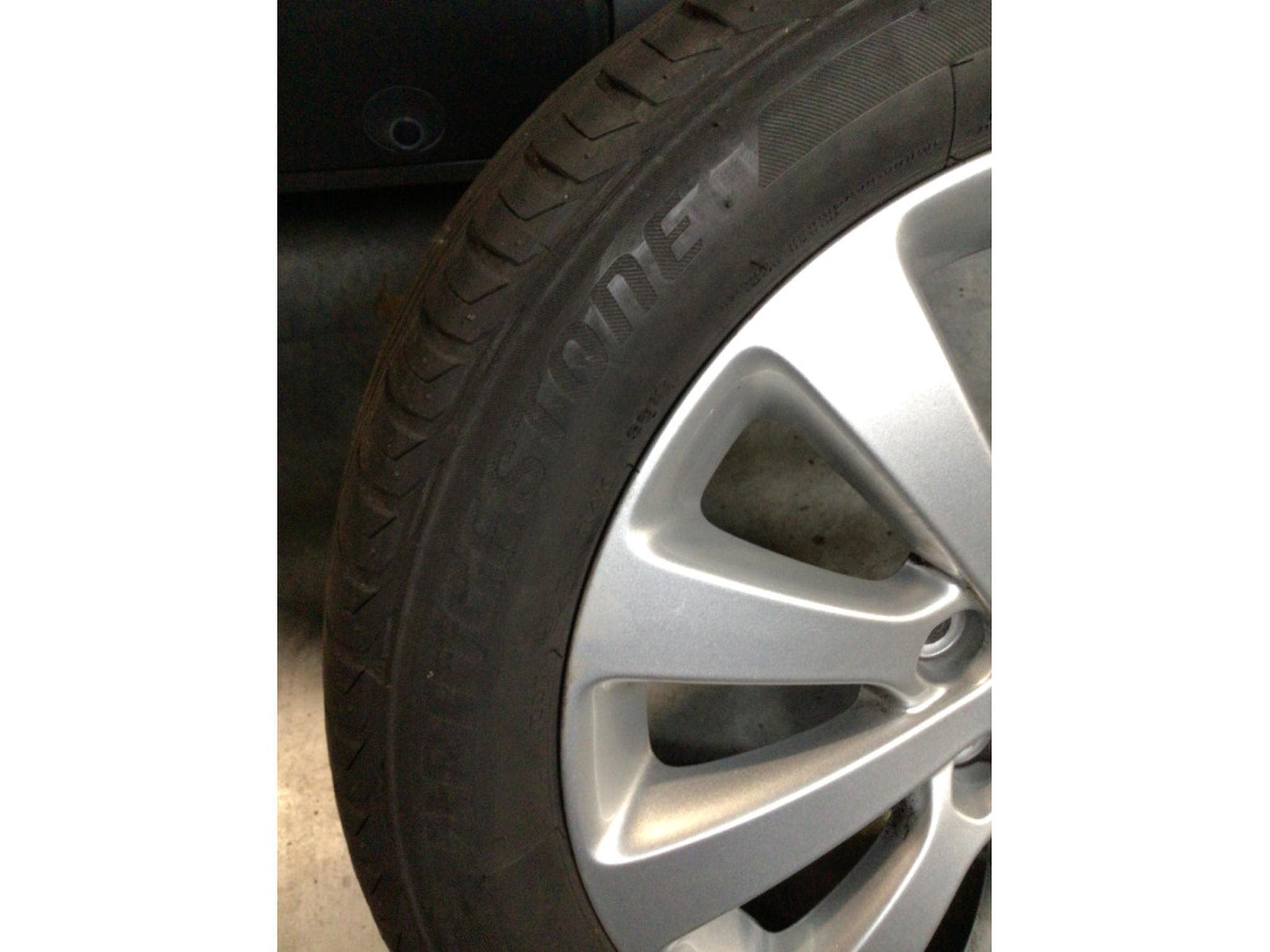 Jantes alu + Pneus é – 17" - Photo 2