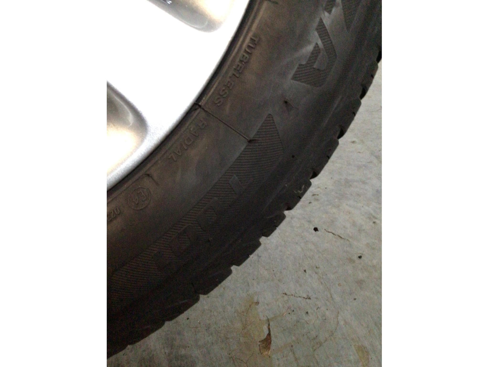 Jantes alu + Pneus é – 17" - Photo 4